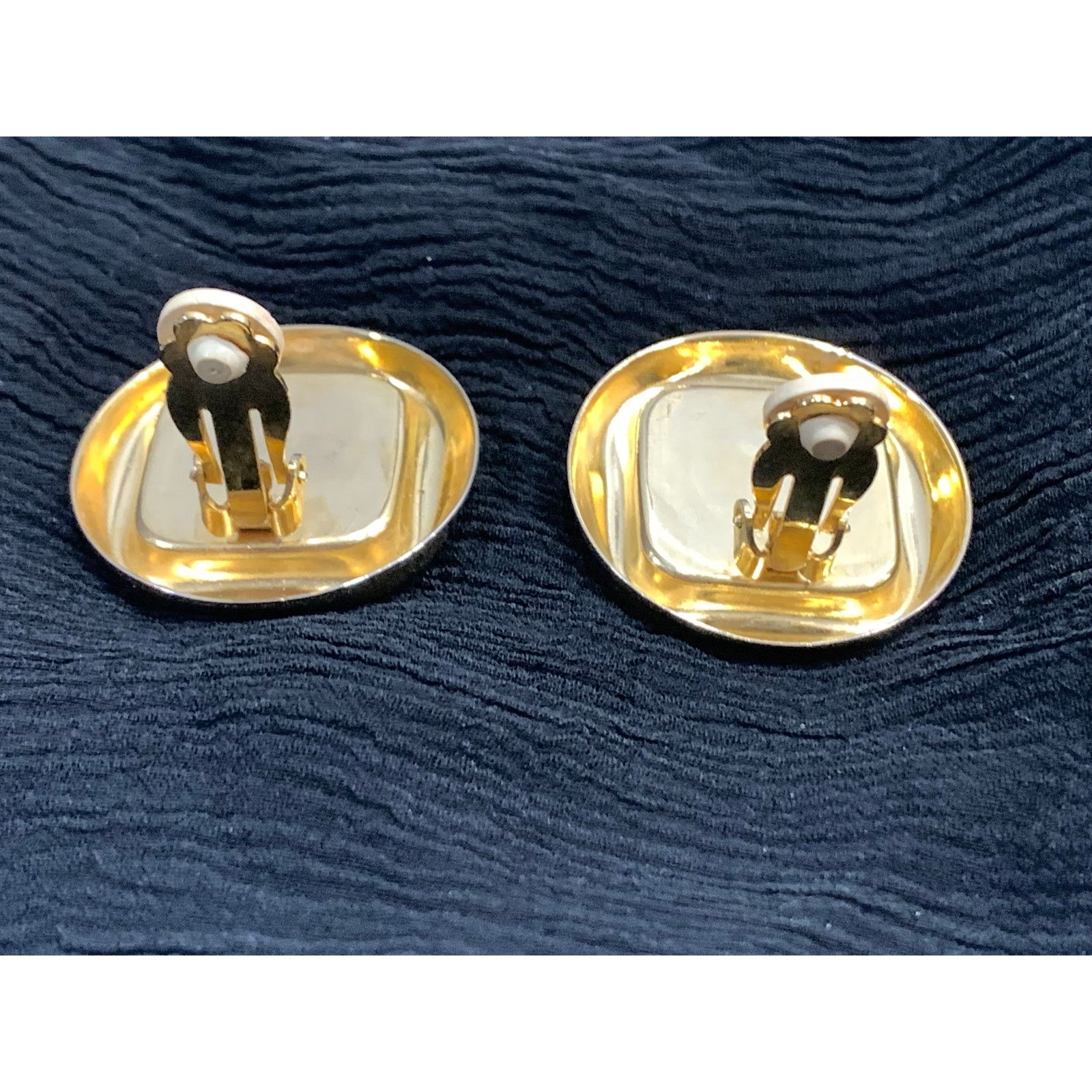Vintage 80s Gold & Cream Suede Oversized Clip On Earrings | Mod 1.5" Size ONE SIZE - 8 Thumbnail
