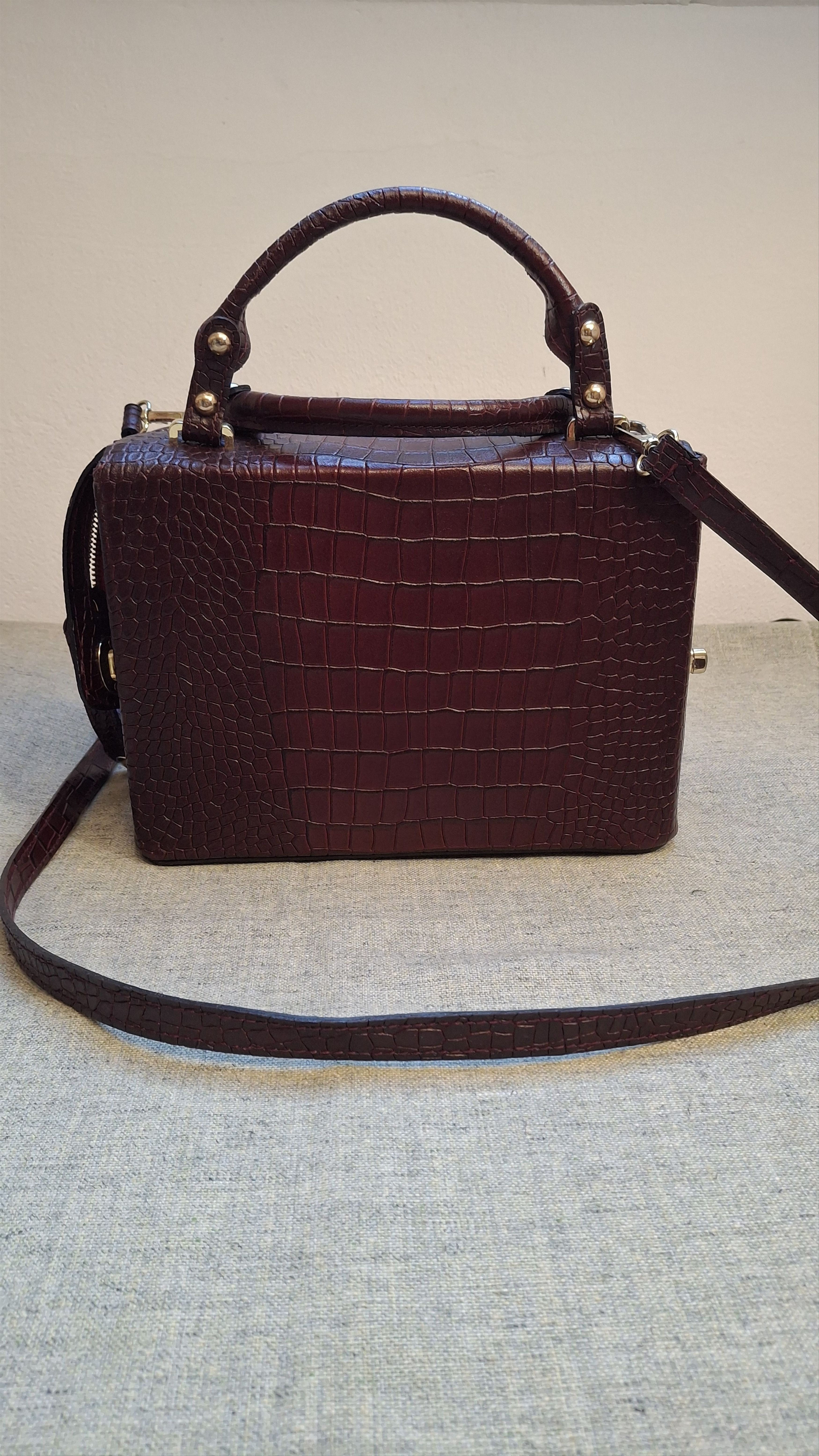 Vintage Avant-Garde Burgundy Croc Doctor Bag: Pristine Y2K Size ONE SIZE - 1 Thumbnail