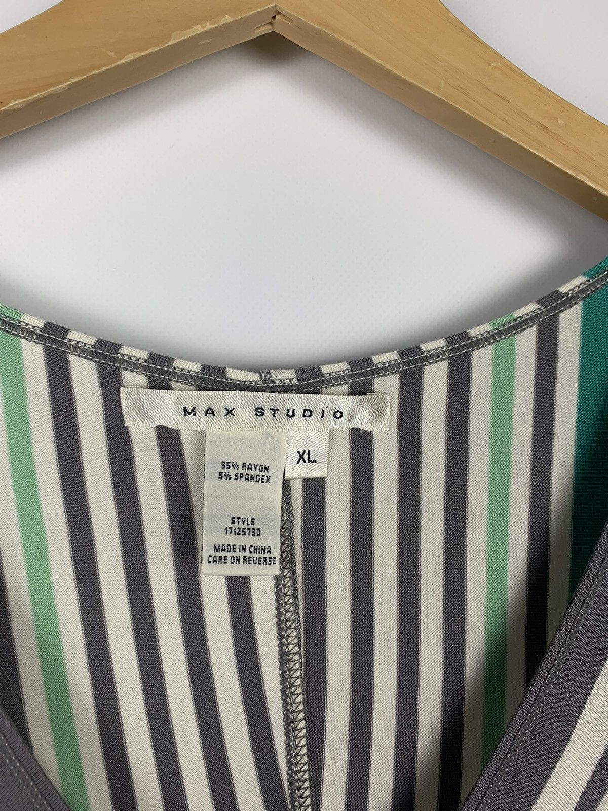 Max Mara Max Mara Studio Striped T-Shirt V-Neck Size XL Women’s Size XL / US 12-14 / IT 48-50 - 6 Thumbnail