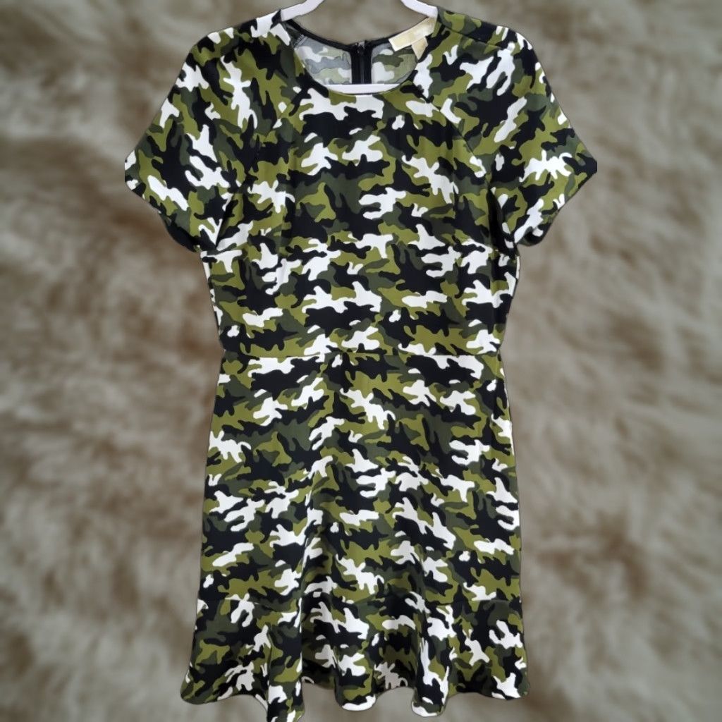 Michael Kors Women's Michael Kors Green Camo Tee Shirt Dress Short Sleeve Mini Sz 8 Size M / US 6-8 / IT 42-44 - 1 Thumbnail