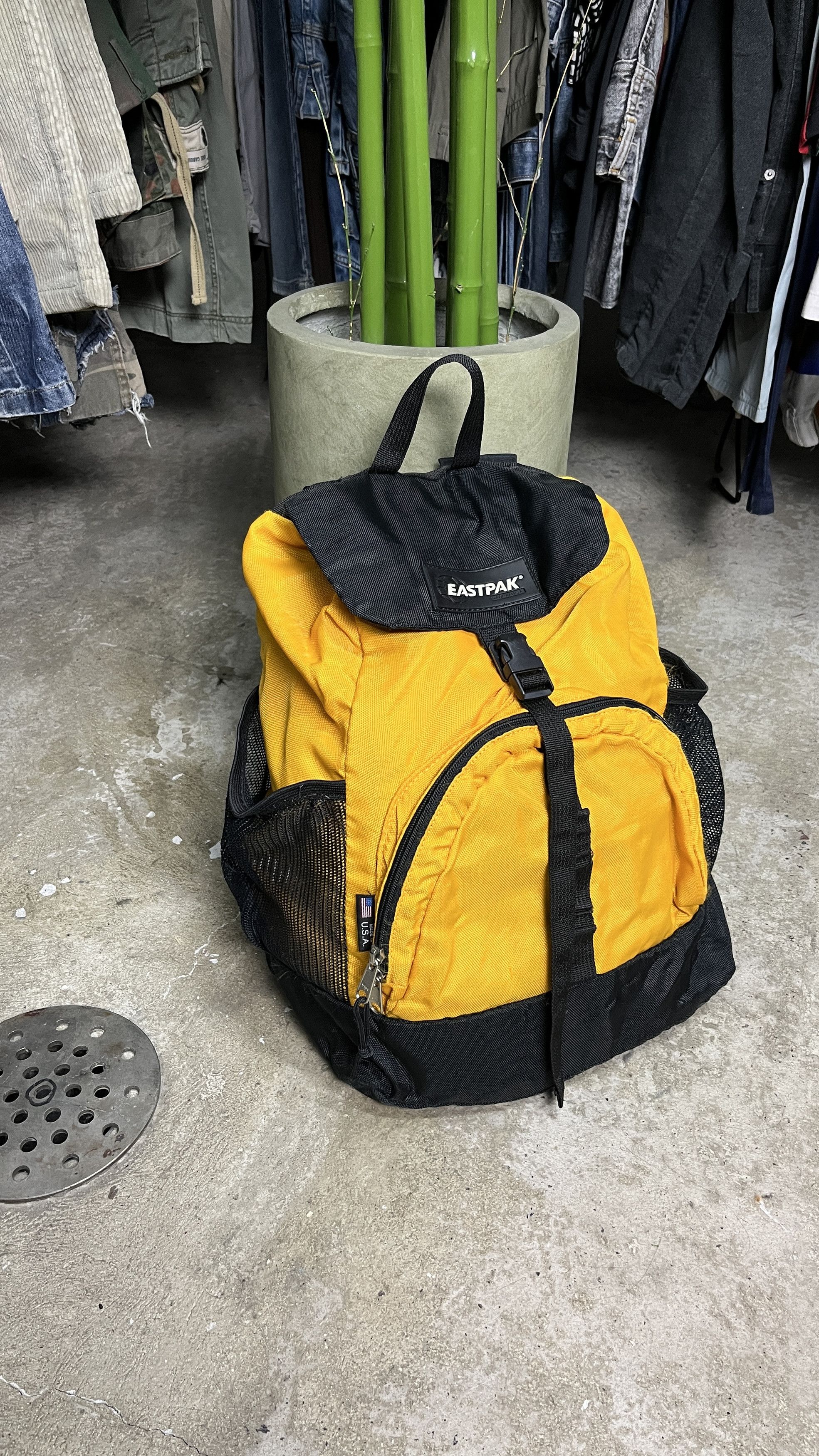 Eastpak 1990s EASTAPAK MADE IN USA RARE COLORWAY OG BACKPACK - 6200 Size ONE SIZE - 1 Thumbnail