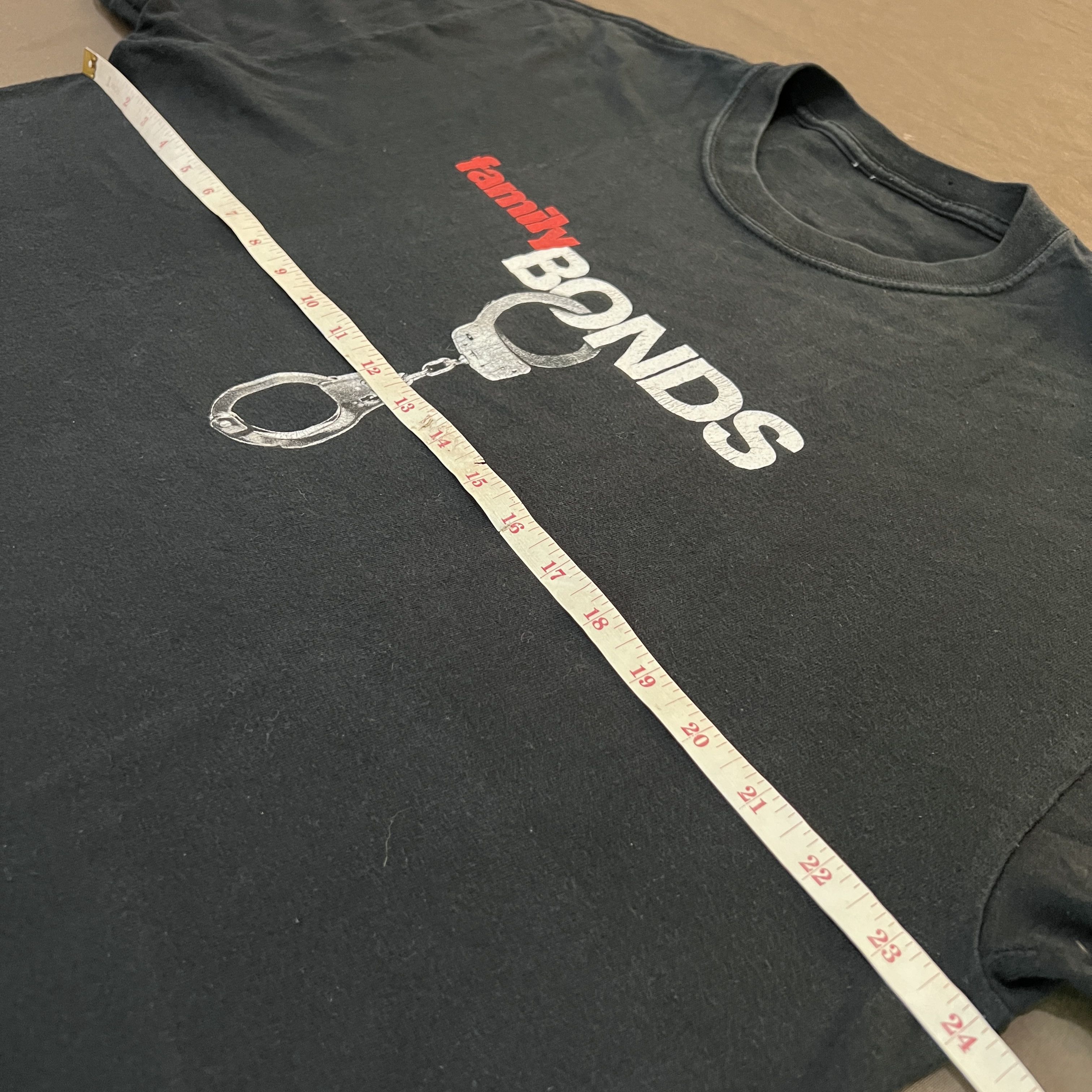 Vintage Vintage Y2K Family Bonds HBO TV Series Tee XL Faded Size US XL / EU 56 / 4 - 6 Thumbnail