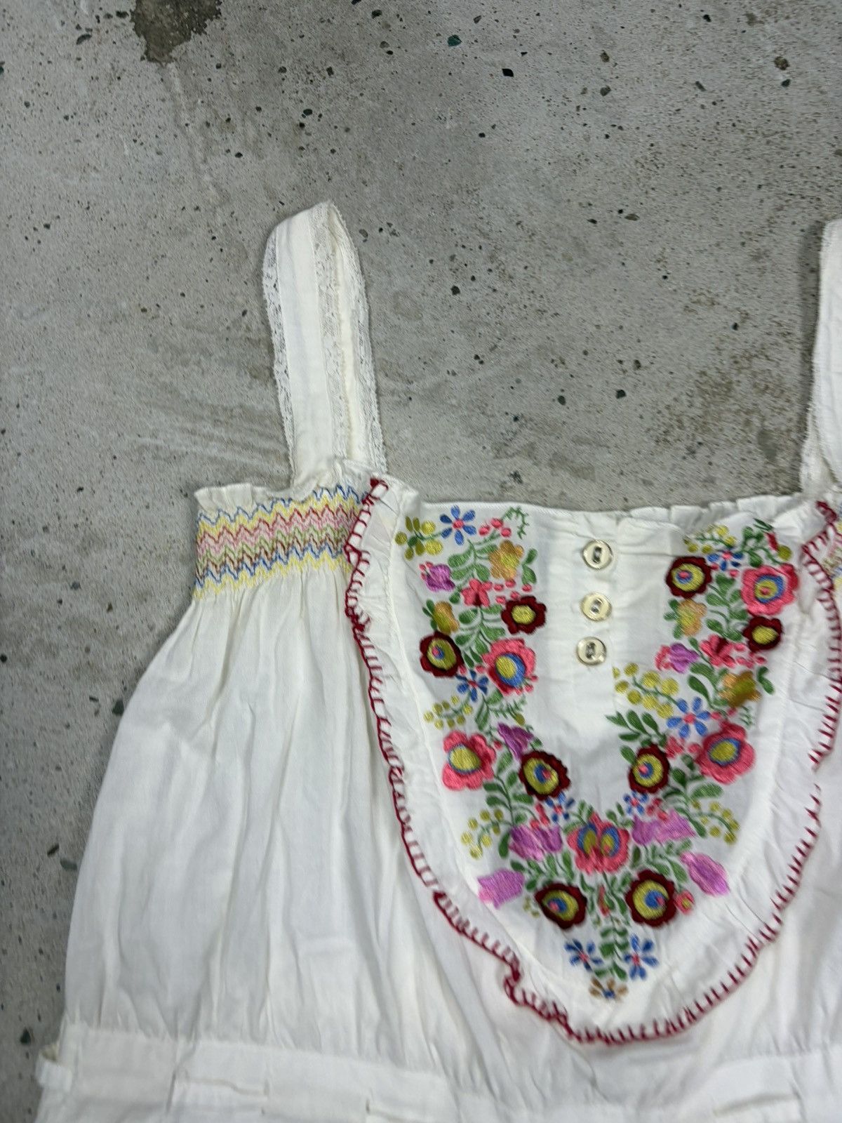 Dolce & Gabbana Vintage 2000s Dolce & Gabbana White Floral Embroidered Top Size M / US 6-8 / IT 42-44 - 6 Thumbnail