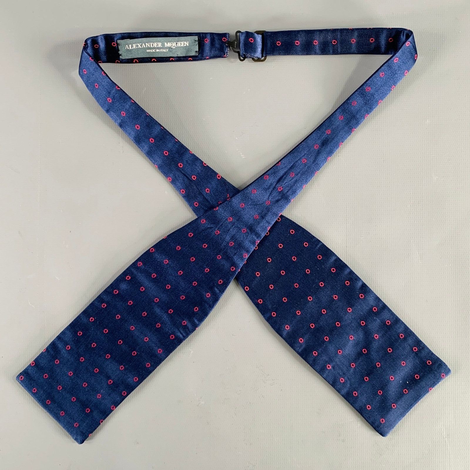 Alexander McQueen ALEXANDER MCQUEEN Navy Red Circles Silk Bow Tie Size ONE SIZE - 1 Thumbnail
