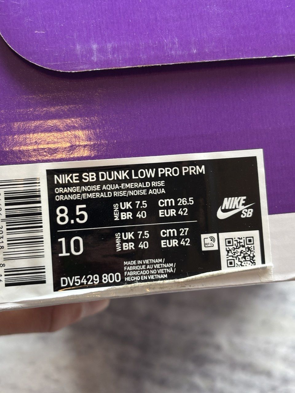 Nike SB Nike SB Dunk Low Orange and Emerald Rise Size US 8.5 / EU 41-42 - 11 Thumbnail
