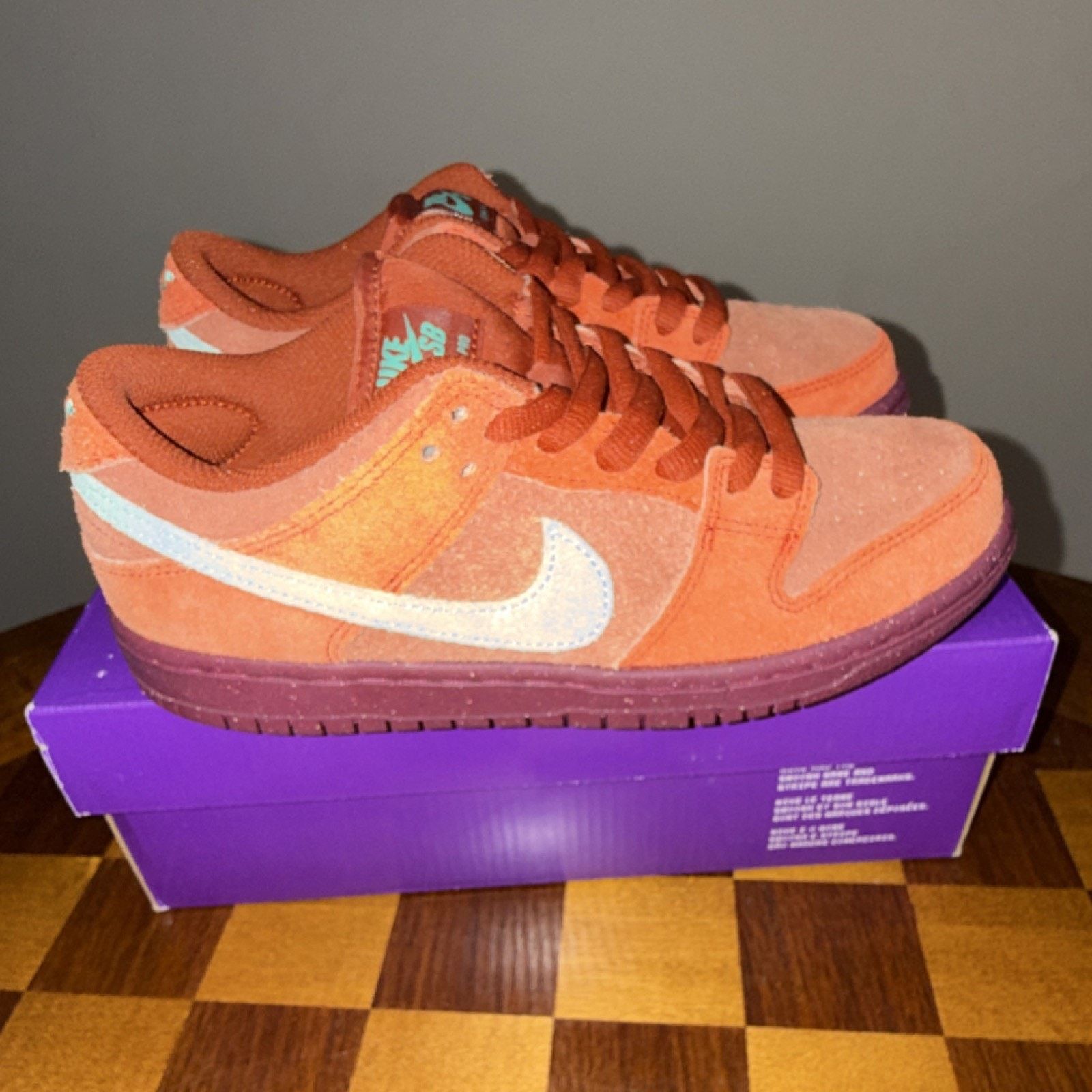 Nike Nike SB Dunk Low Pro PRM Mystic Red/Emerald Rise Suede Women Size US 5 / EU 37 - 3 Thumbnail