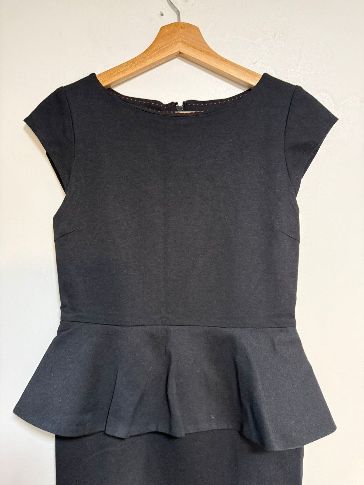 Alice + Olivia Alice + Olivia Black Peplum Sheath Dress Women’s (Approx. Size S) Size S / US 4 / IT 40 - 4 Thumbnail