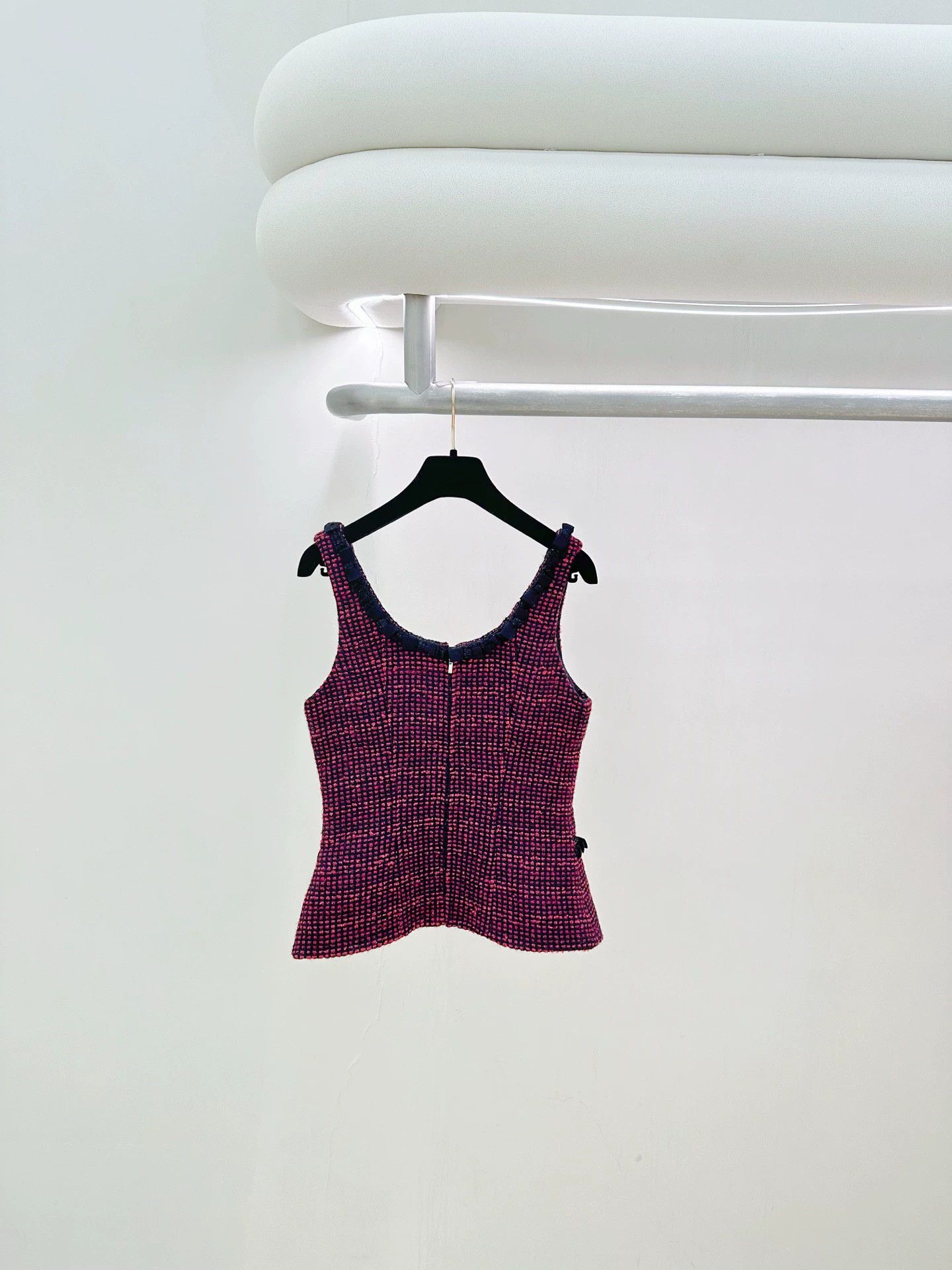 Chanel Chanel burgundy crew neck tank top 36 Size XS / US 0-2 / IT 36-38 - 2 Thumbnail