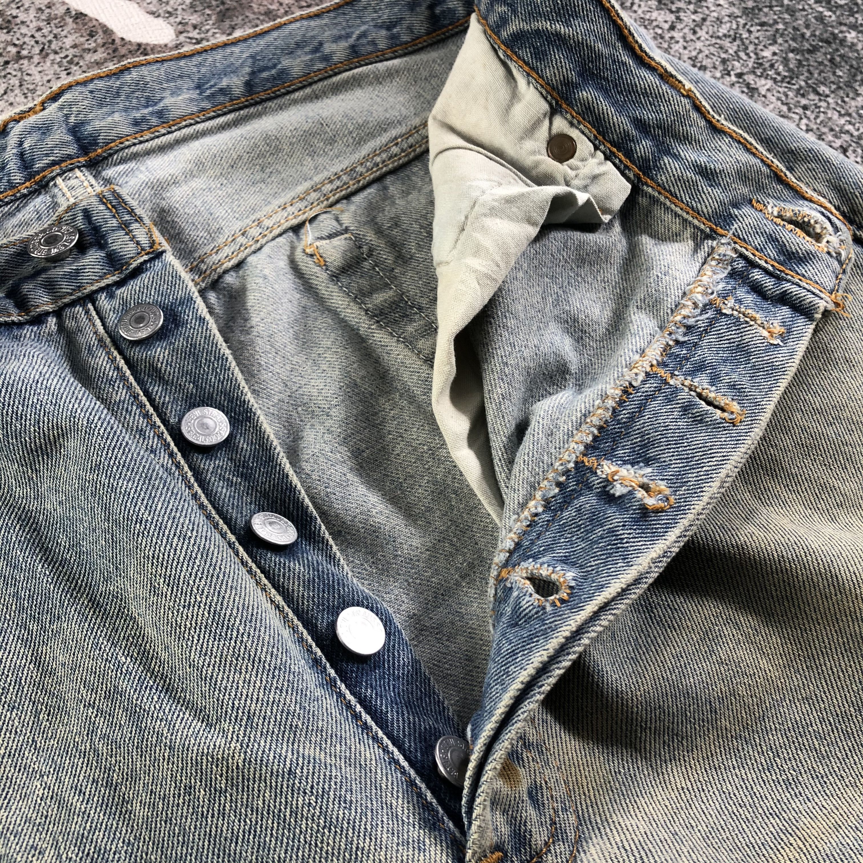Levi's Vintage Levis 501 Jeans Ripped Denim KJ2420 Size US 34 / EU 50 - 9 Thumbnail
