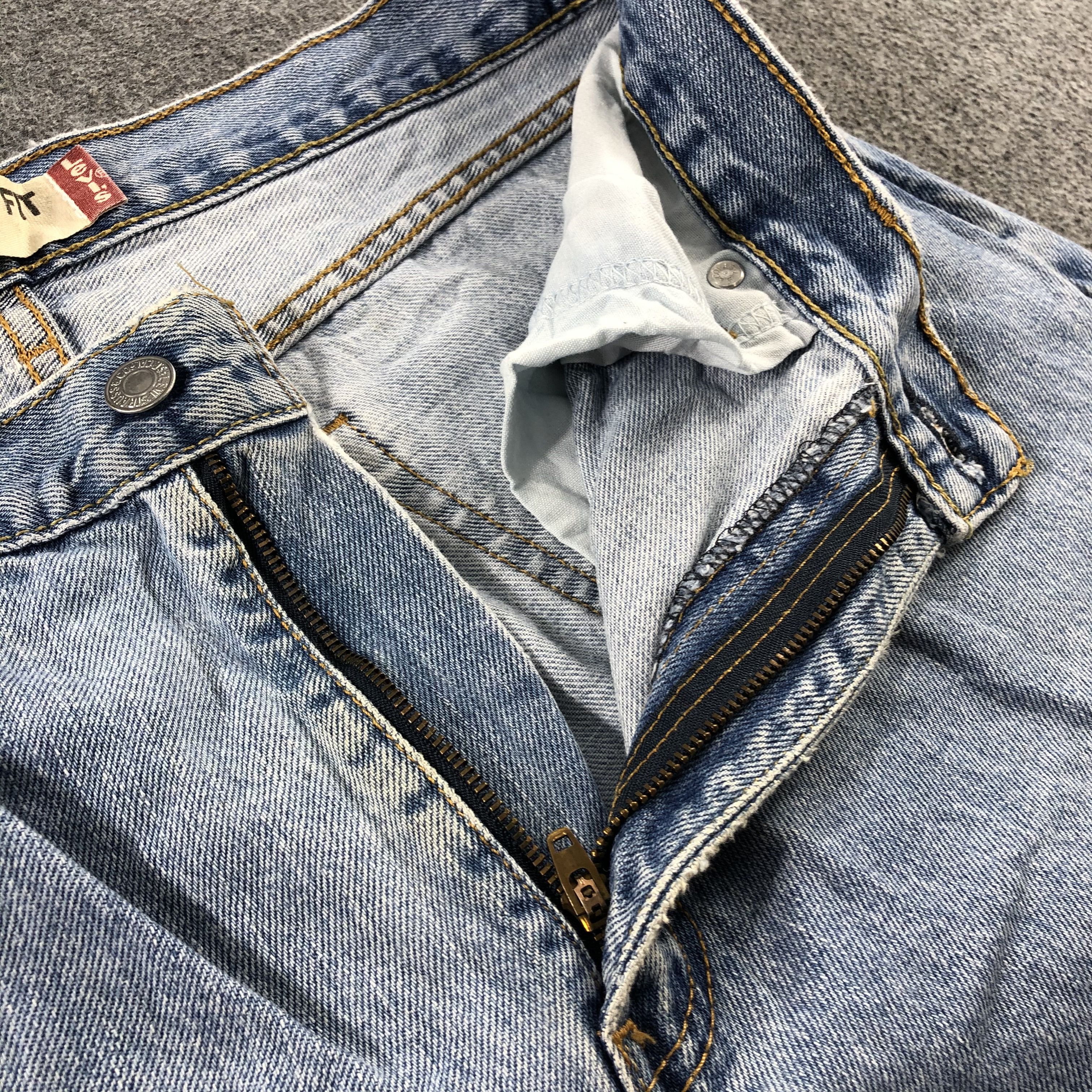 Levi's Vintage Blue Wash Levis 505 Jeans-J2457 Size US 33 - 11 Thumbnail