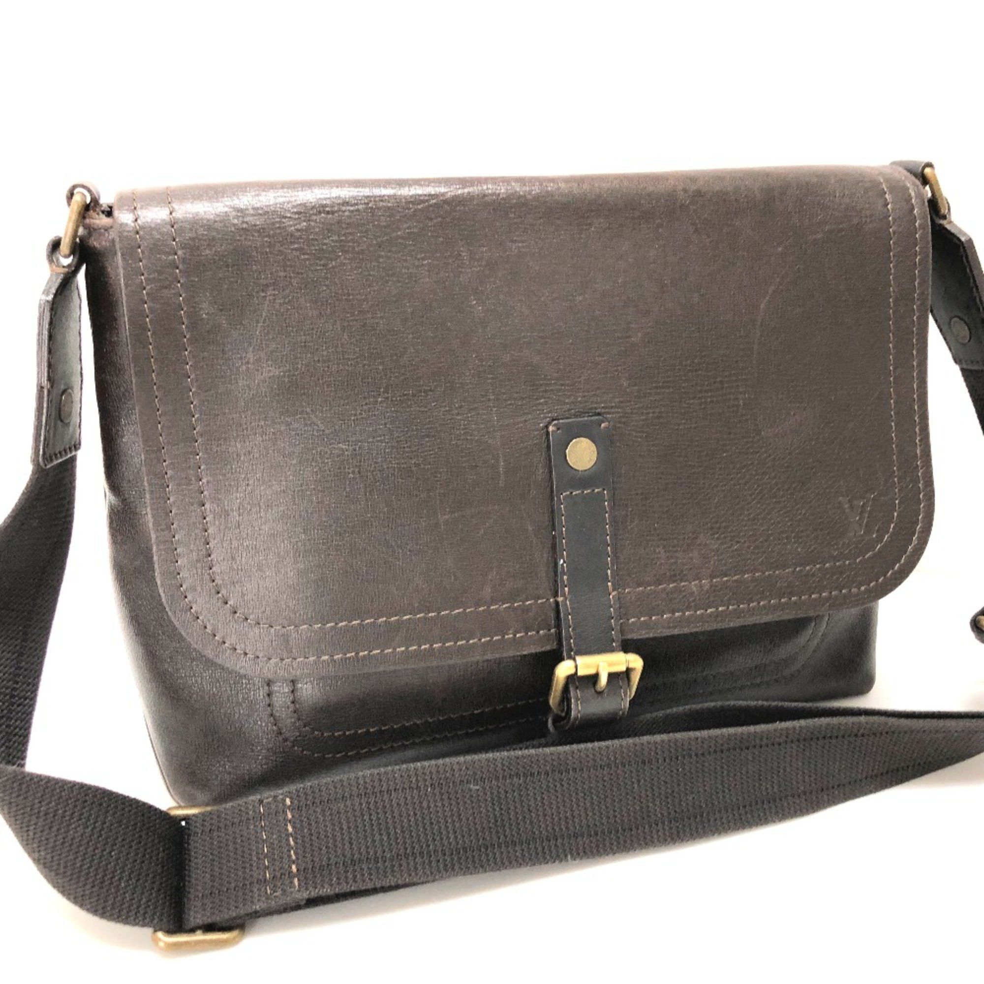 Louis Vuitton Louis Vuitton M92994 Utah bag messenger bag Shoulder Bag Brown Size ONE SIZE - 1 Thumbnail