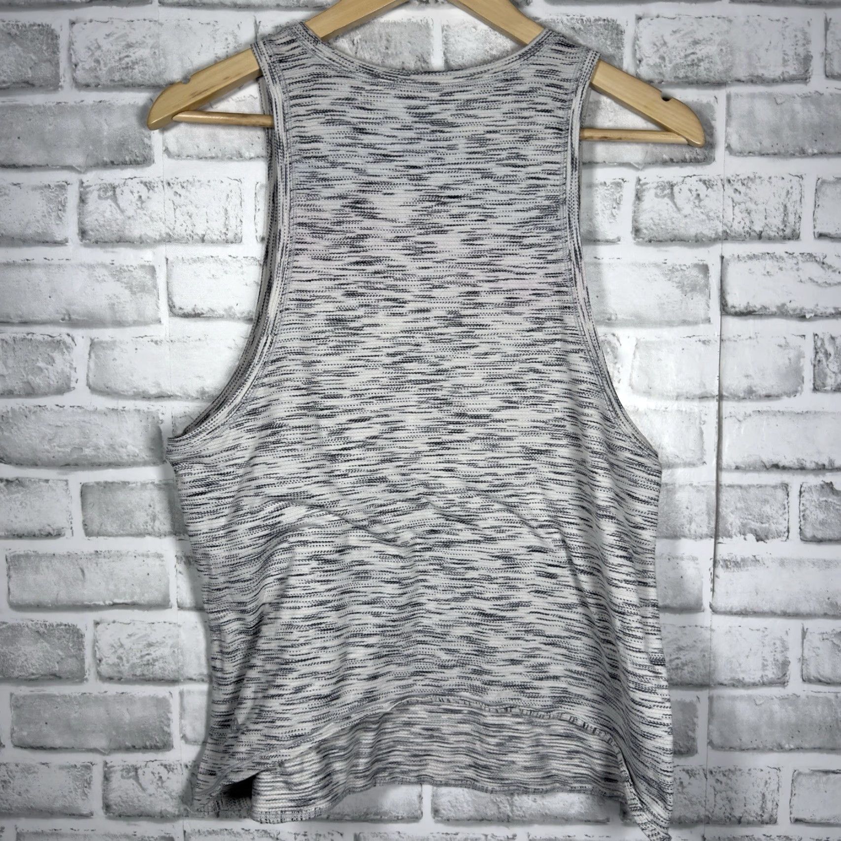 Lululemon Lululemon White Athletic Tank Top Womens Size M Size M / US 6-8 / IT 42-44 - 5 Thumbnail