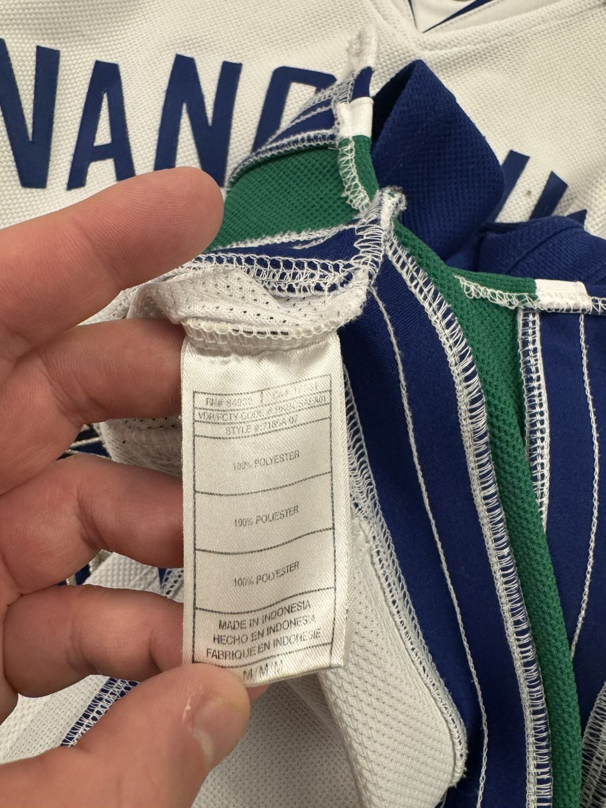 NHL × Reebok × Vintage 2010 NHL Vancouver Canucks Ryan Kesler #17 Jersey/NHL Jersey Size US M / EU 48-50 / 2 - 19 Thumbnail
