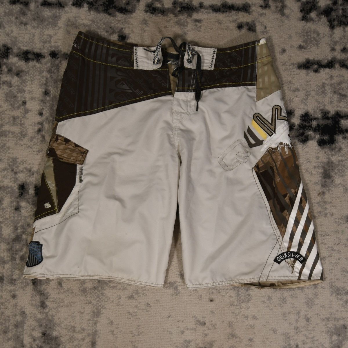 Quiksilver Y2K Quiksilver Camo Board Shorts Size US 34 / EU 50 - 1 Thumbnail