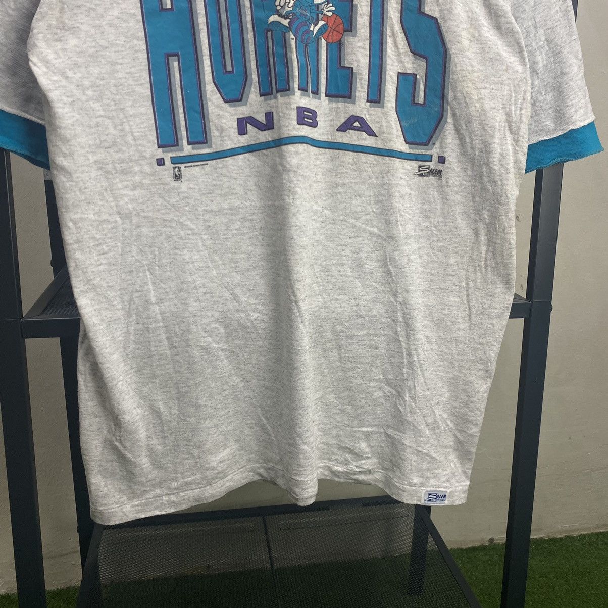 NBA × Salem Sportswear × Vintage Vintage NBA Charlotte Hornets Salem Sportswear T-Shirt Size US L / EU 52-54 / 3 - 4 Thumbnail
