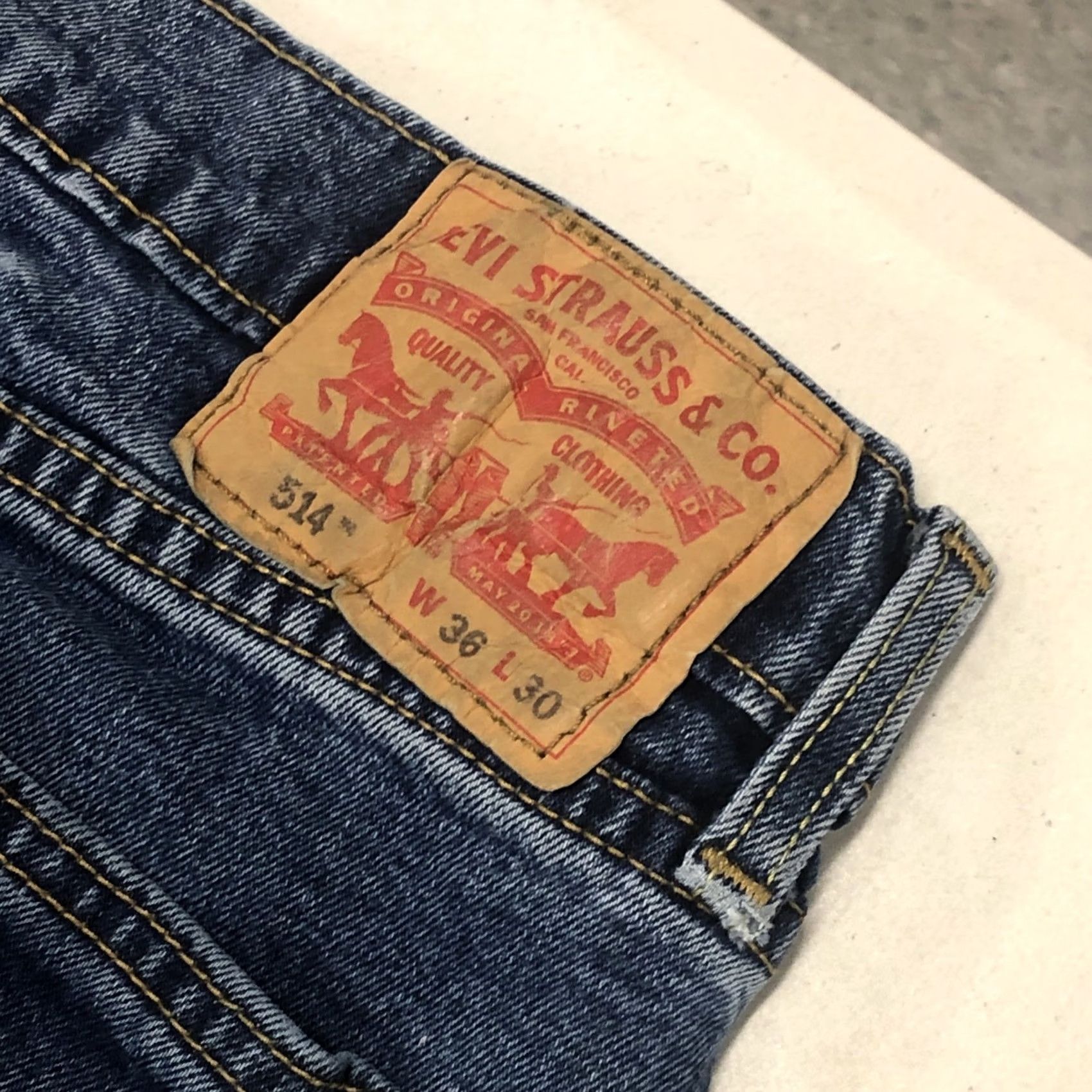 Levi's VINTAGE Levi's 514 Jeans Men’s 36x28.5 Med Blue Wash Straight 5-Pocket Denim Regular Mens Size US 36 / EU 52 - 2 Thumbnail