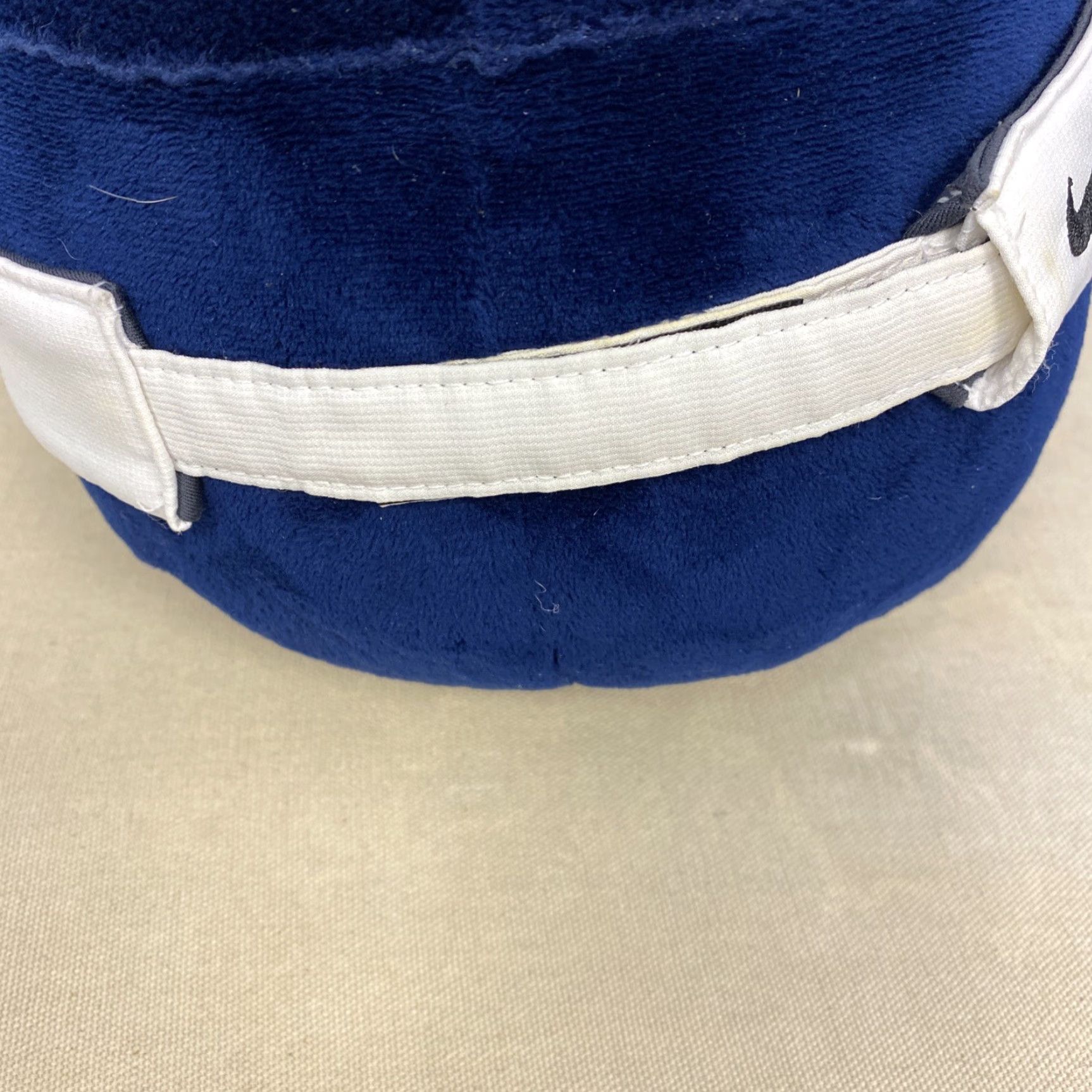Nike Nike Visor Sun Fit White Swoosh Adjustable Unisex Adults Size White 261 Visor Size ONE SIZE - 4 Thumbnail