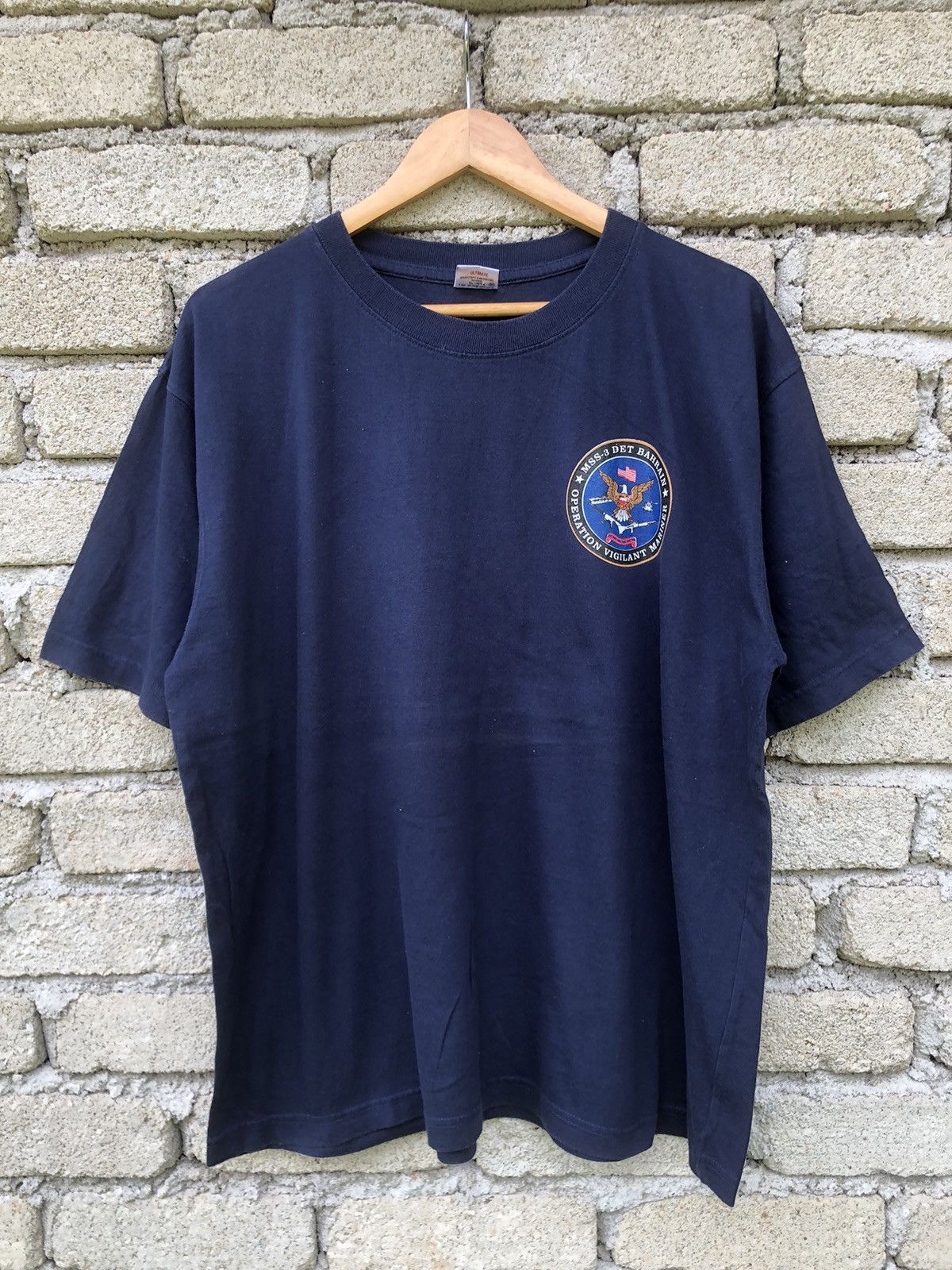 Avirex Vintage Operation Vigilant Marines MSS-3 DET Bahrain Tee Size US XL / EU 56 / 4 - 6 Thumbnail