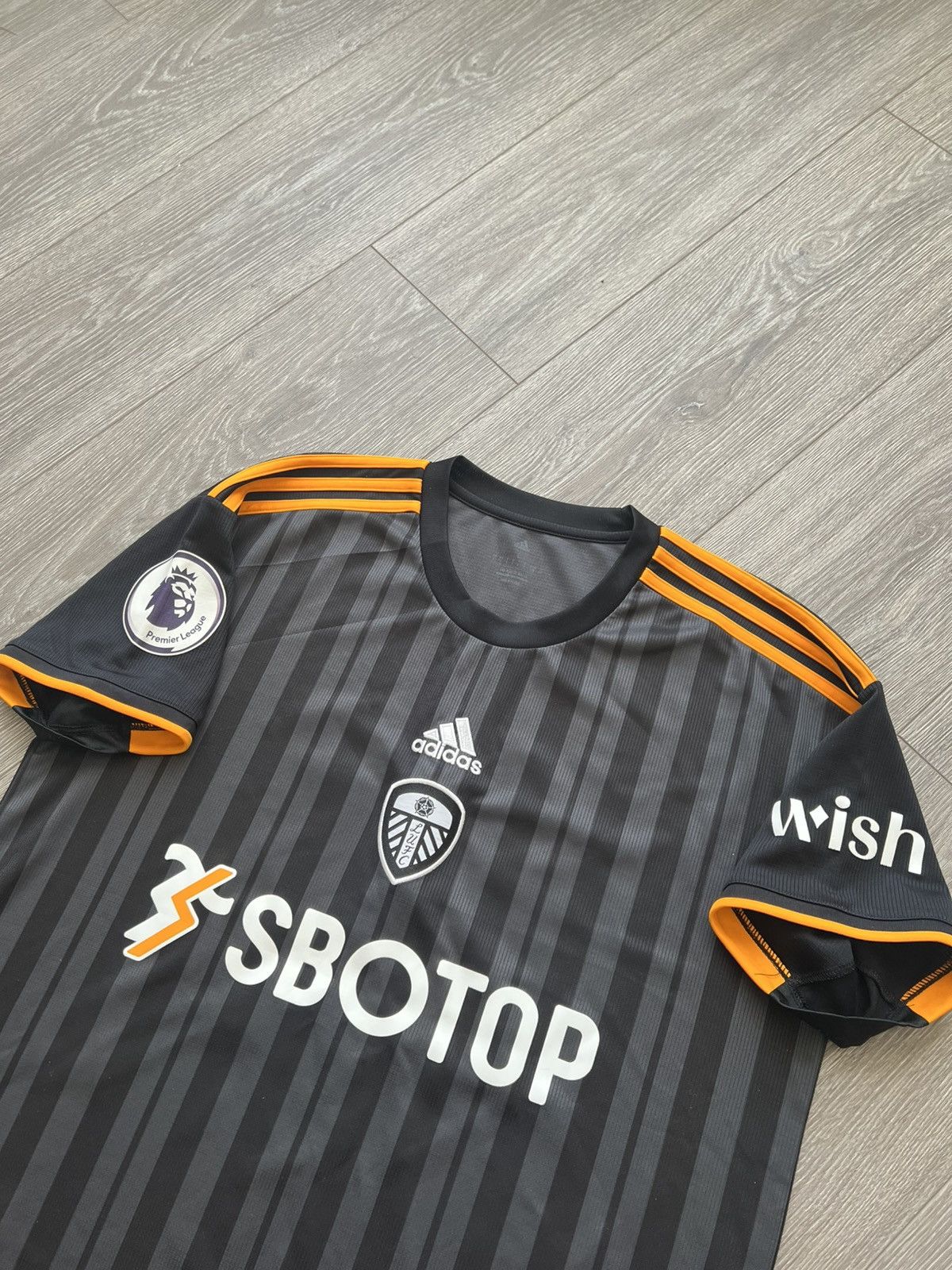 Adidas Adidas Leeds United Soccer Jersey Football Shirt klaesson Size US L / EU 52-54 / 3 - 3 Thumbnail