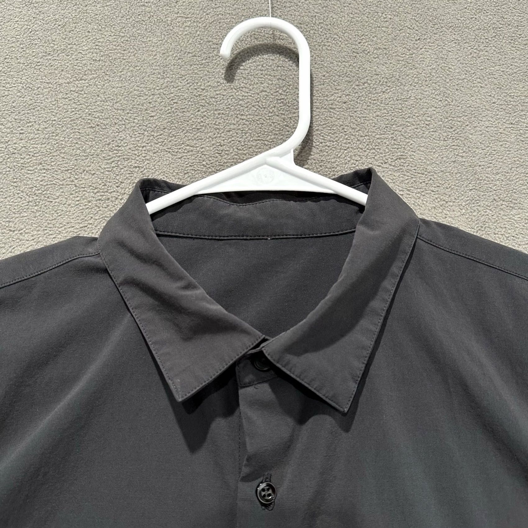 Lululemon Lululemon Button-Up Shirt Mens Large Black Off The Chain GUC Long Sleeve Slim Casual Business Size US L / EU 52-54 / 3 - 3 Thumbnail