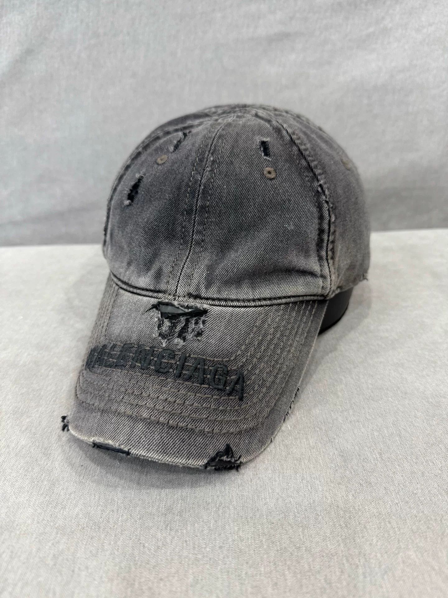 Balenciaga balenciaga distressed embroidery baseball cap Size ONE SIZE - 1 Thumbnail