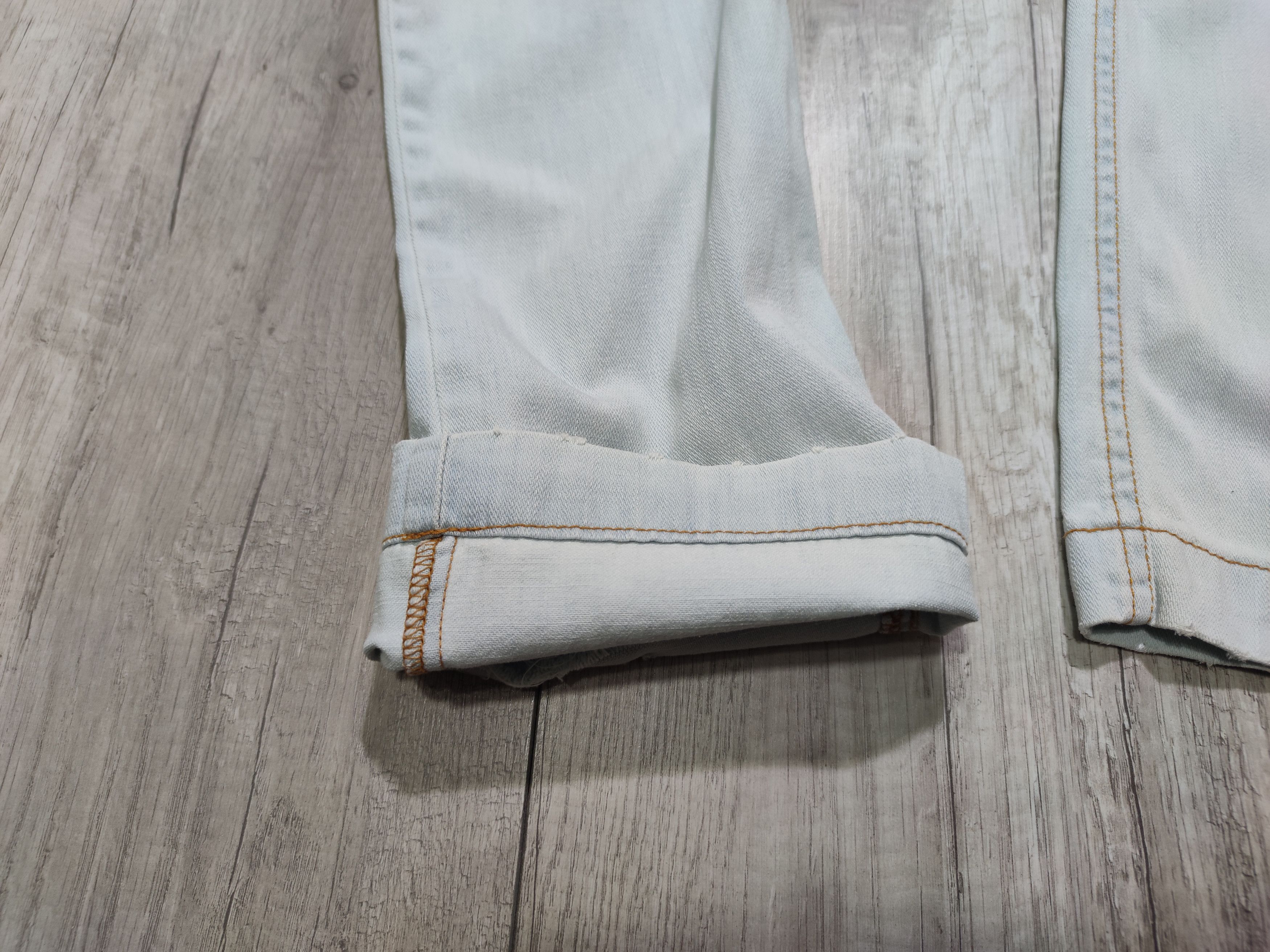 Dolce & Gabbana Vintage Dolce Gabbana Light Blue Distressed Jeans Size 27" / US 4 / IT 40 - 8 Thumbnail