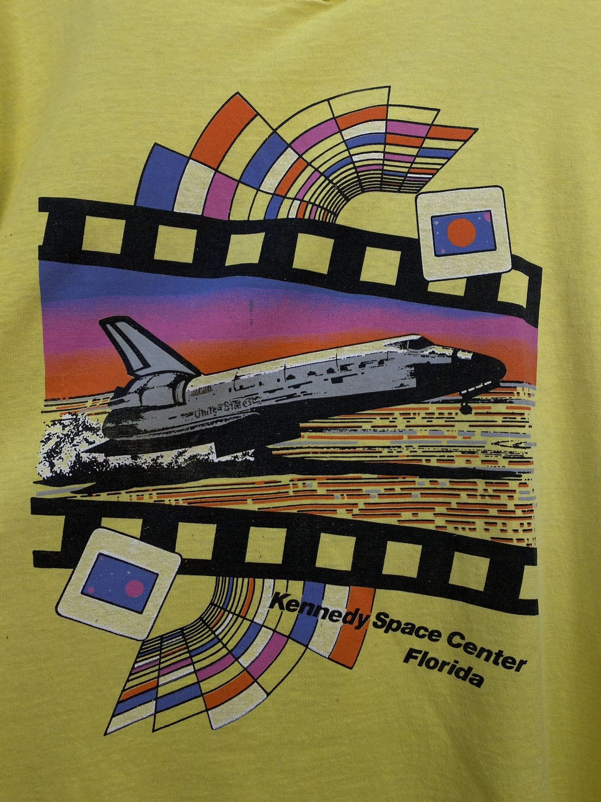 Vintage Vintage Screen Stars Kennedy Space Center Florida T-Shirt Size US XL / EU 56 / 4 - 4 Thumbnail