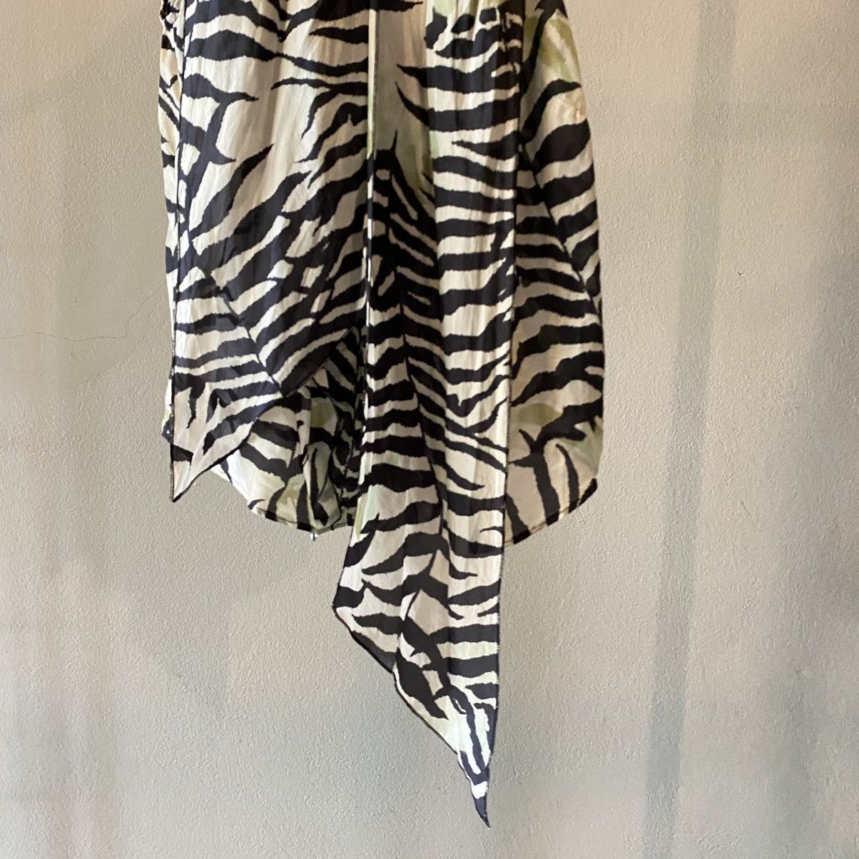 Max Mara MaxMara Zebra Print Sleeveless Bow Blouse Size M / US 6-8 / IT 42-44 - 24 Thumbnail