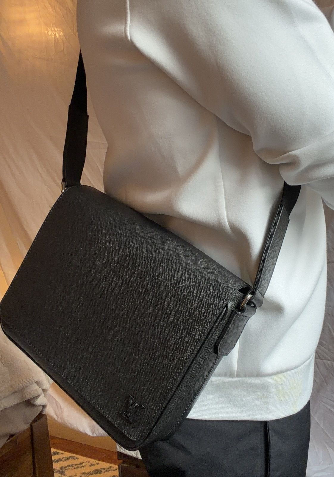 Louis Vuitton Louis Vuitton District PM NV3 Black Taiga Leather - FULL SET Size ONE SIZE - 5 Thumbnail