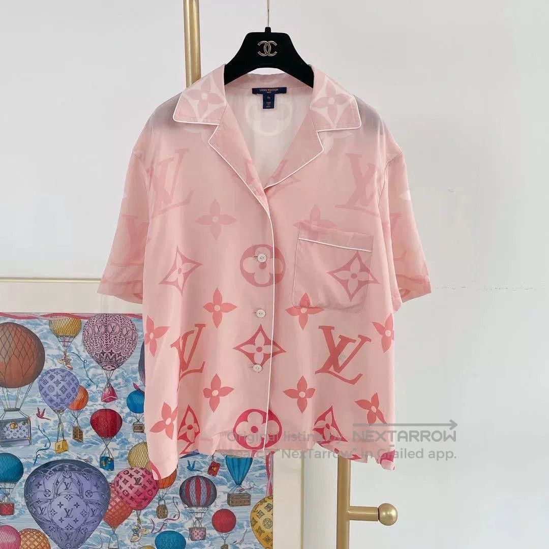 Louis Vuitton Louis Vuitton Monogram Silk Blouse 36. Size XS / US 0-2 / IT 36-38 - 1 Thumbnail