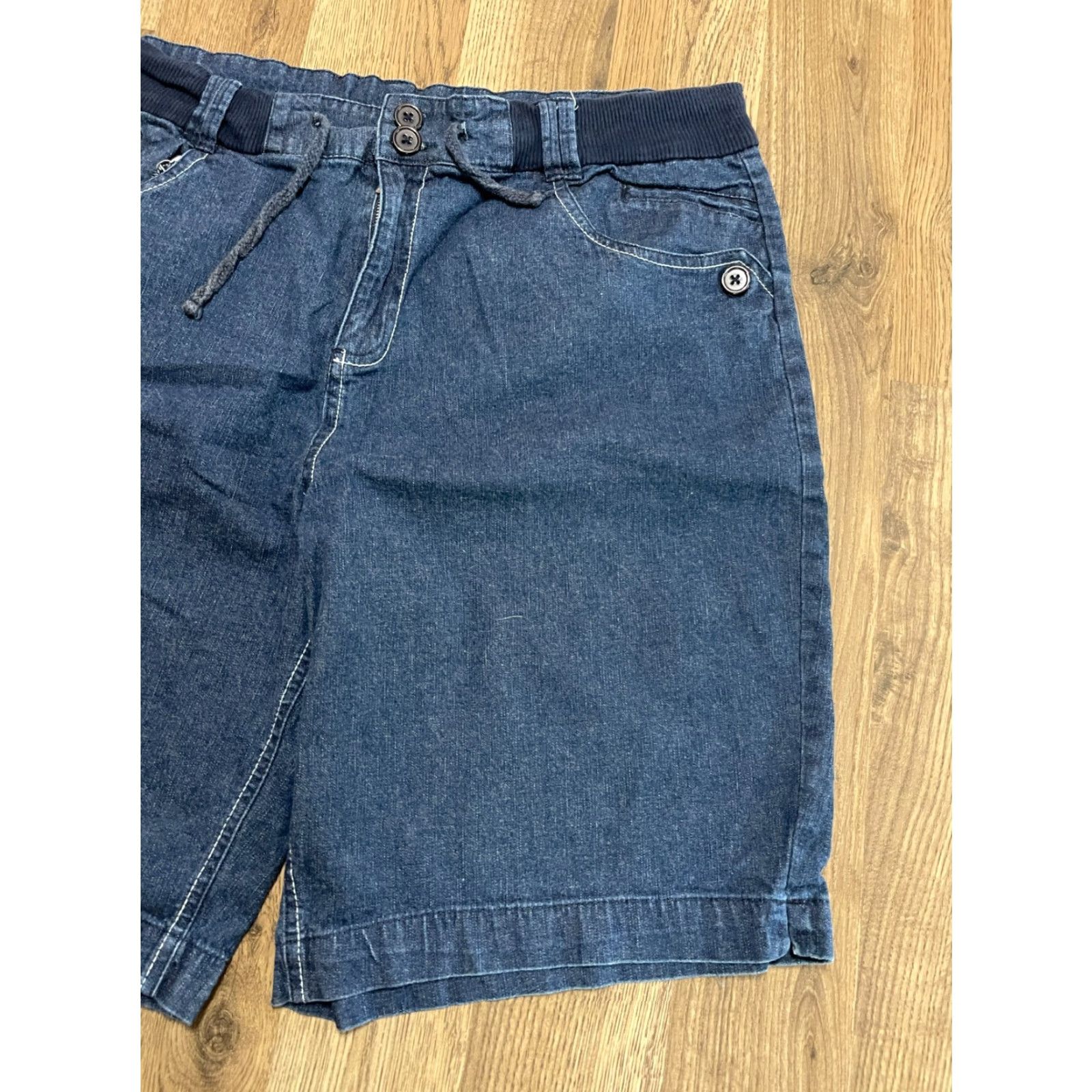 Bugle Boy Bugle Boy Shorts Women's 2X Denim Blue Pockets Stretchable Waist Bermuda Flat Front 2X Womens Size 40" / US 18 - 3 Thumbnail