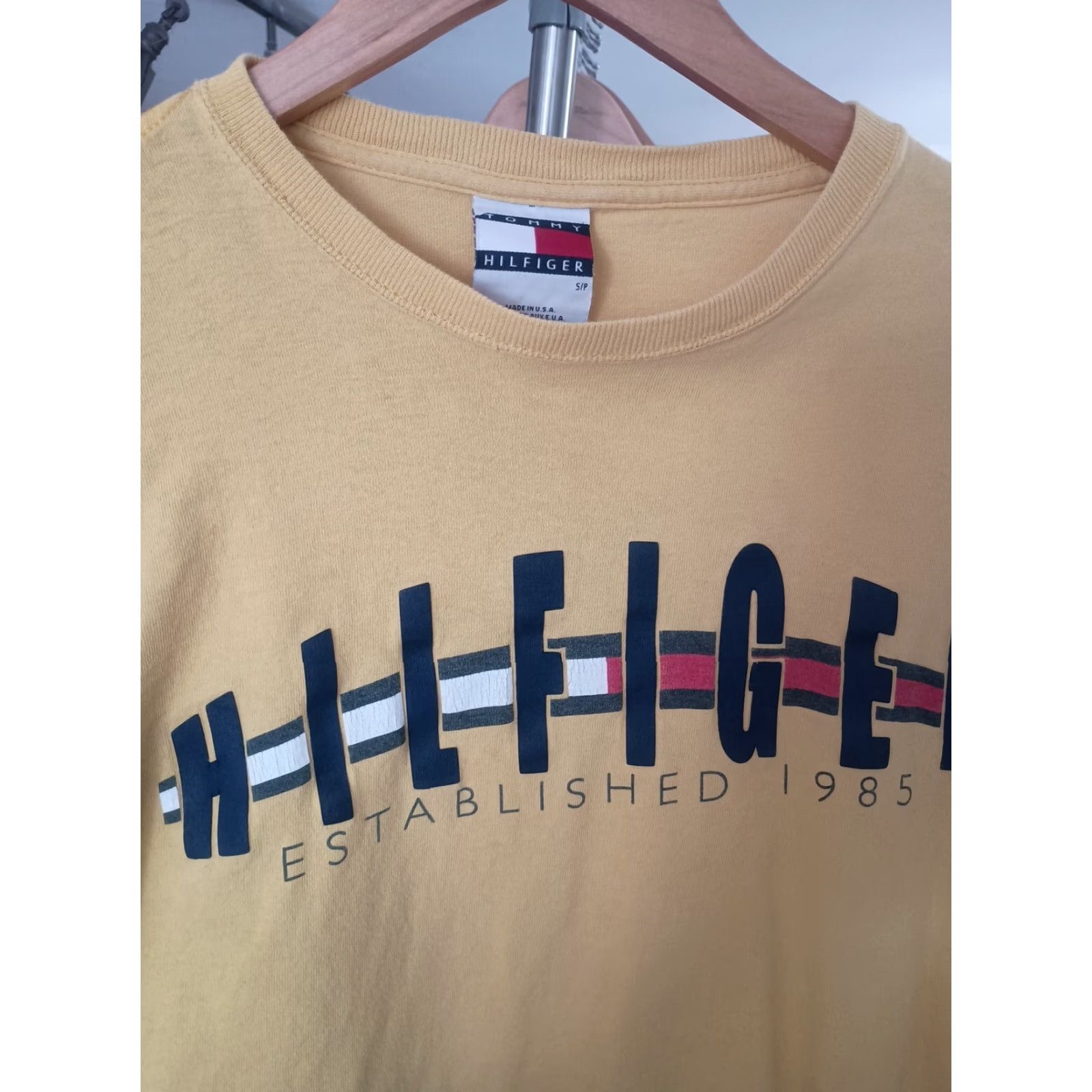 Tommy Hilfiger VINTAGE Tommy Hilfiger T-Shirt Long Sleeve USA Spell Out Yellow M Adult Mens 90s Y2K Grail Size US M / EU 48-50 / 2 - 2 Thumbnail