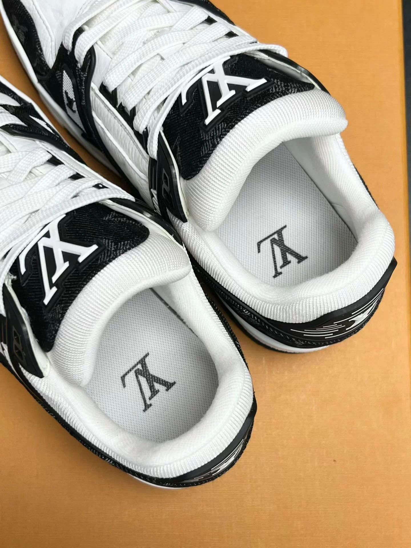 Louis Vuitton LV TRAINER Black White Denim UK4/38 25 Like New Size US 7 / IT 37 - 4 Thumbnail