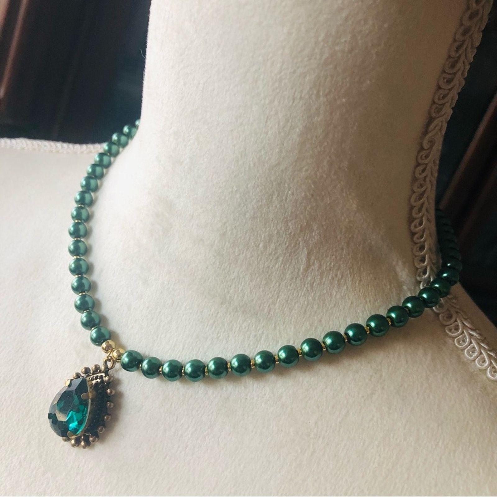 Handmade Handcrafted repurpose teardrop emerald stone Pearl necklace Size ONE SIZE - 5 Thumbnail