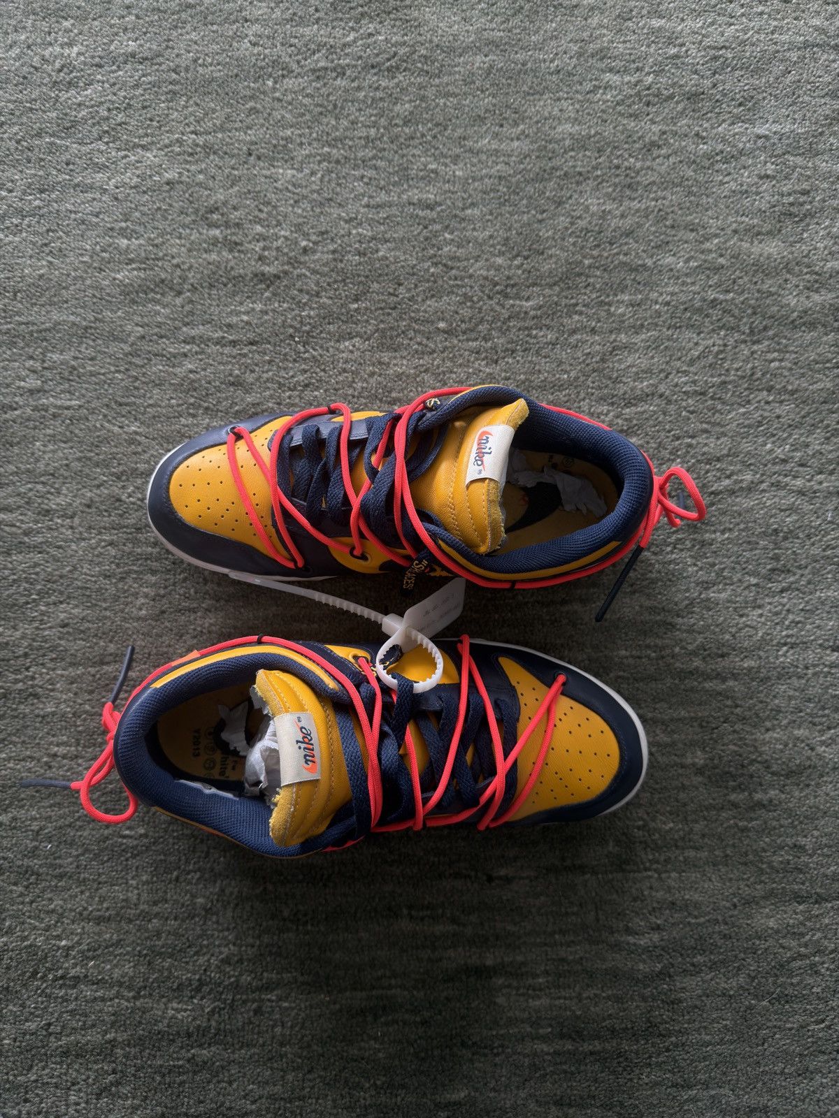 Nike × Off-White OFF WHITE X NIKE DUNK LOW UNI GOLD Size US 9.5 / EU 42-43 - 3 Thumbnail