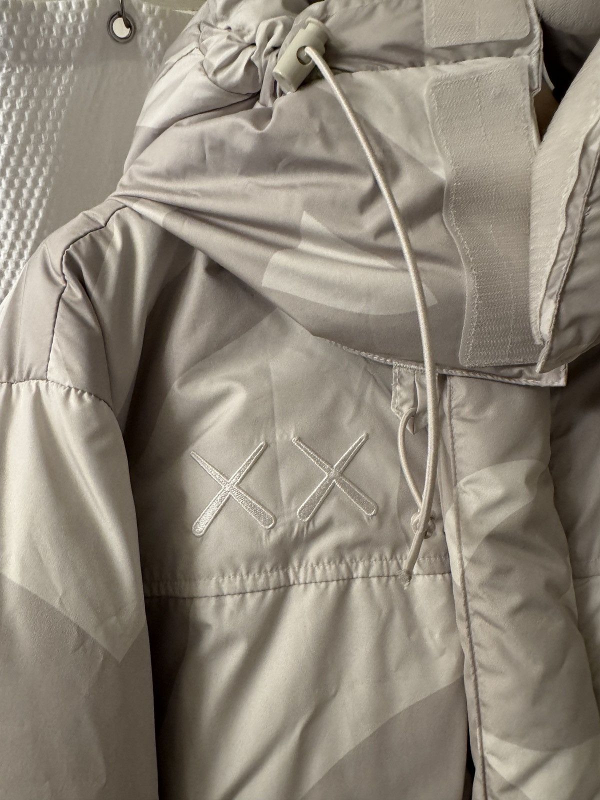 Kaws × The North Face The North Face x Kaws Retro Himalayan Parka sz L Size US L / EU 52-54 / 3 - 2 Thumbnail