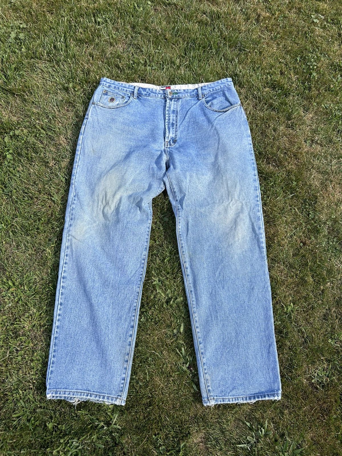 Tommy Hilfiger Vintage Tommy Hilfiger Baggy Fit Jeans Size US 40 / EU 56 - 1 Thumbnail