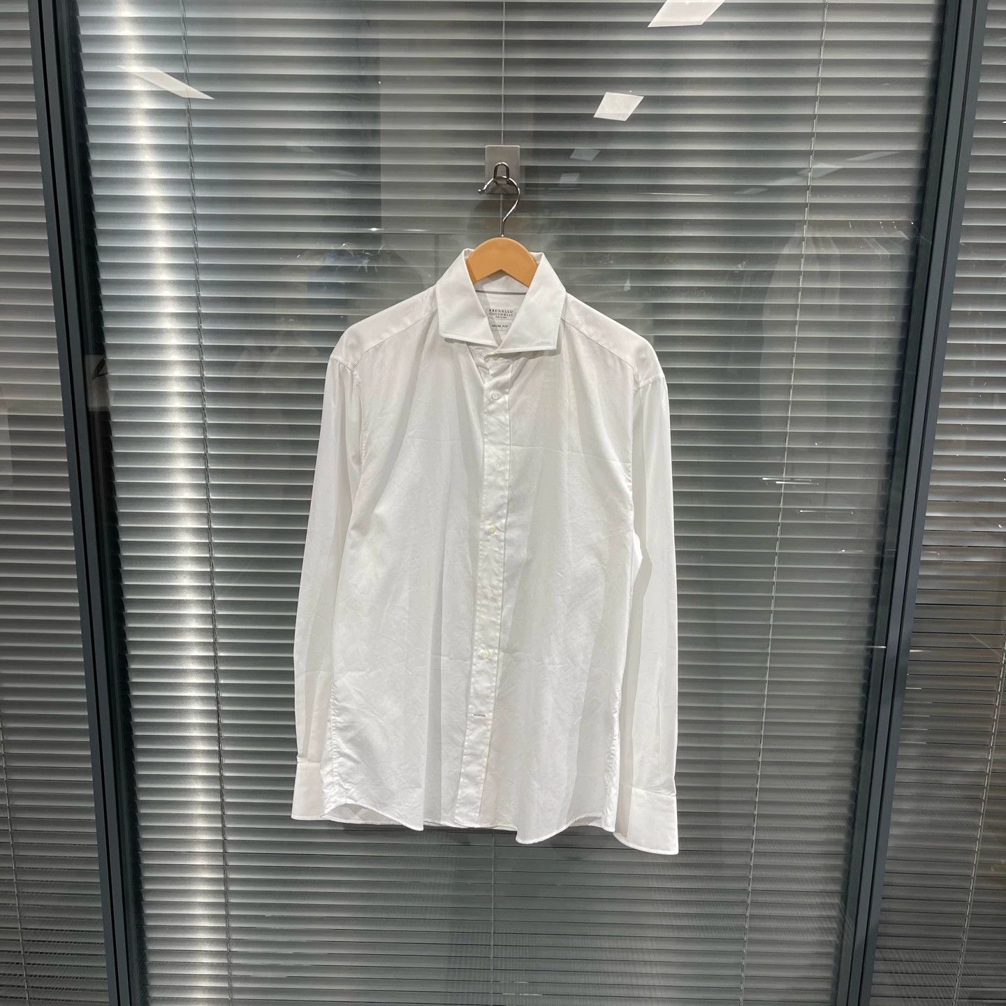 Brunello Cucinelli Brunello Cucinelli Classic Solid Shirt L 99 New Size US L / EU 52-54 / 3 - 1 Thumbnail