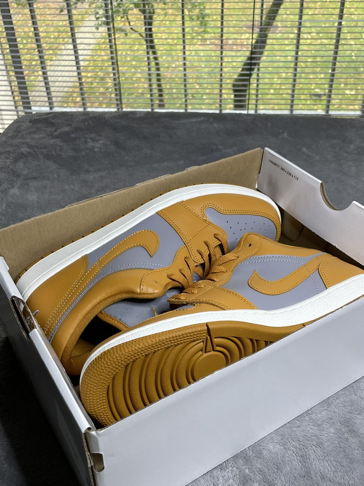 Nike Air Jordan 1 Low Size US 10 / EU 43 - 5 Thumbnail
