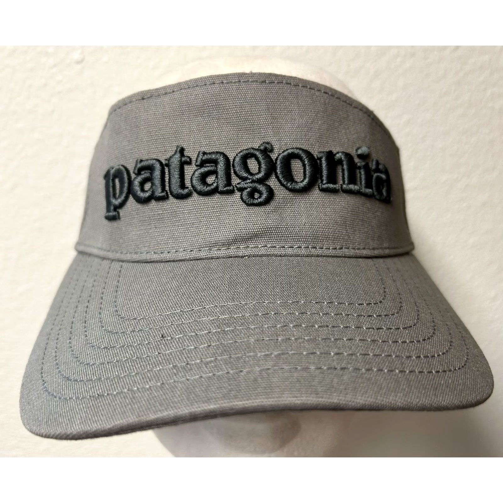 Patagonia VINTAGE Patagonia Visor One Size Gray Spellout Out Raised Letters Adjustable Running Hiking Size ONE SIZE - 2 Thumbnail