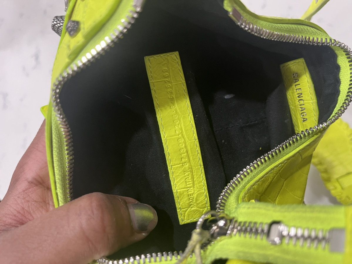 Balenciaga Balenciaga Neon Croc Embossed Le Cagole Size ONE SIZE - 4 Thumbnail