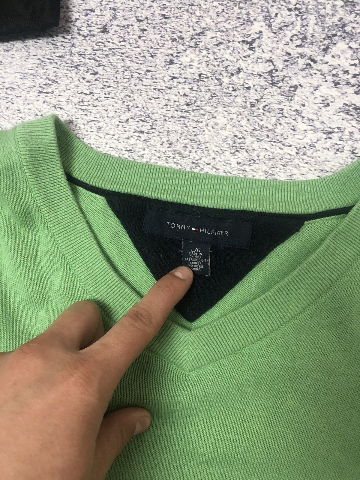 Tommy Hilfiger Vintage men’s Sweater Tommy Hilfiger size L y2k casual ykk Size US L / EU 52-54 / 3 - 4 Thumbnail