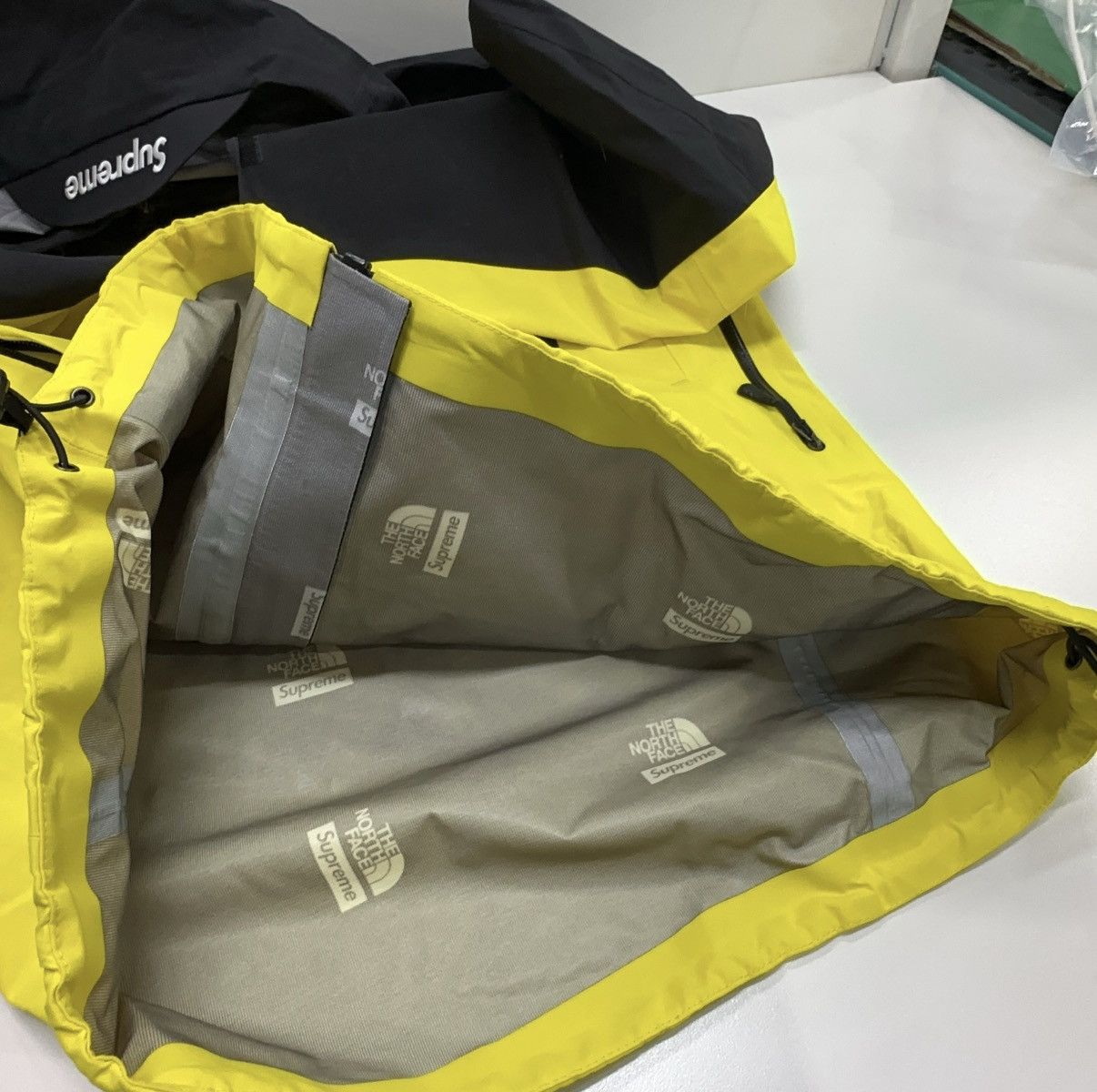 Supreme × The North Face Supreme The North Face Taped Seam Shell Jacket Size US M / EU 48-50 / 2 - 9 Thumbnail