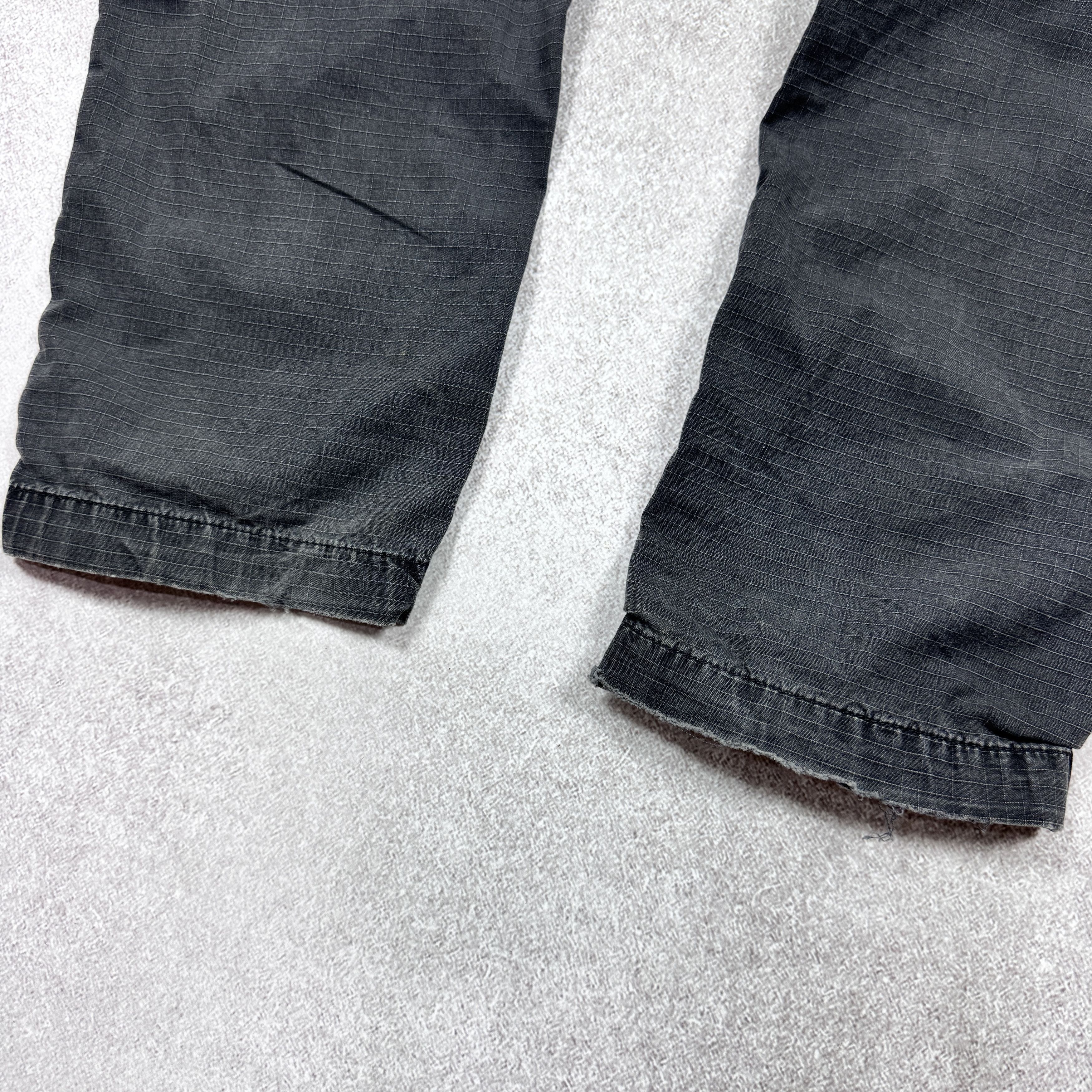 Carhartt Men`s CARHARTT Aviation Black Distressed Cargo Pants Size 29 Size US 29 - 10 Thumbnail