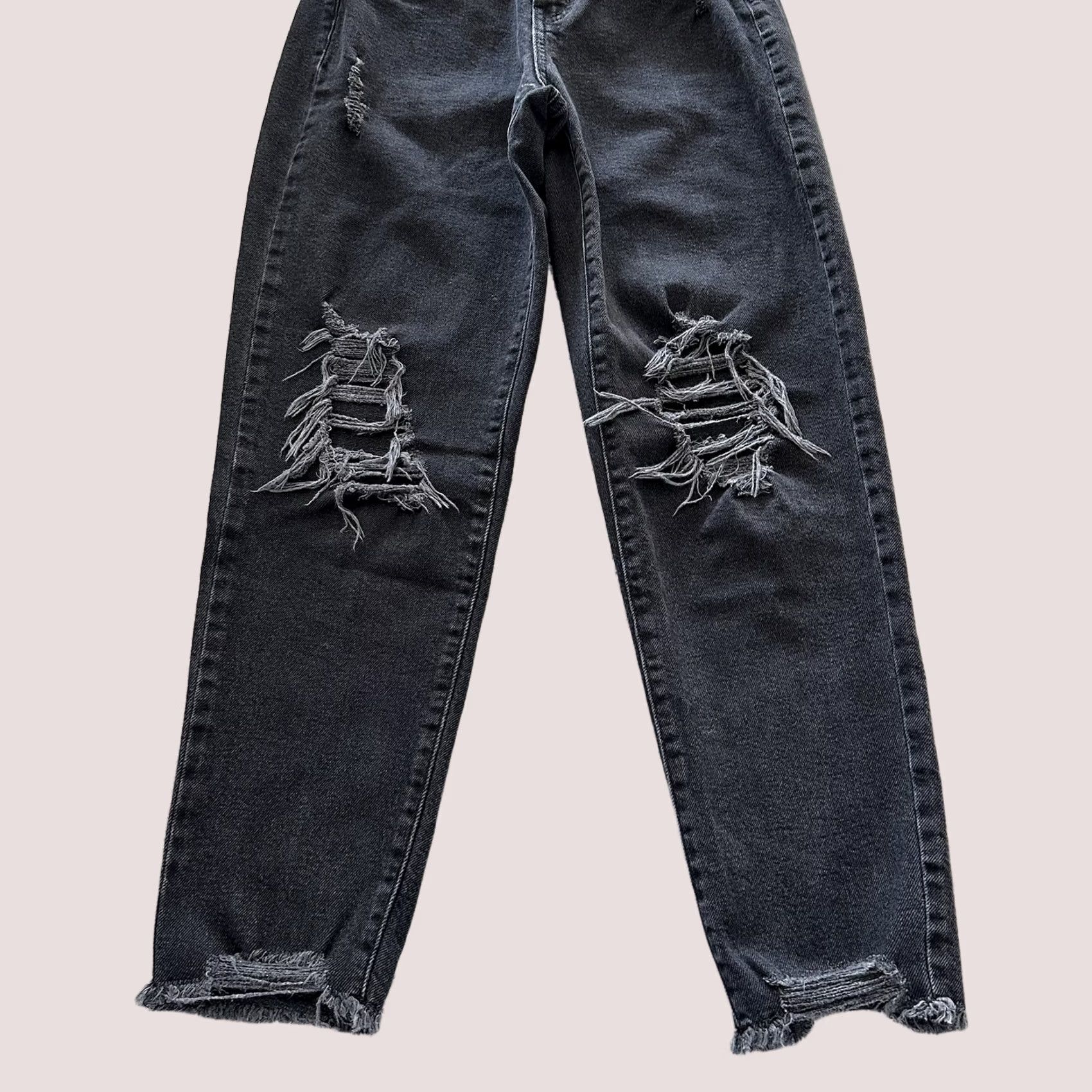 Vintage SO High Rise Mom Jeans Curvy Size 0 Distressed Raw Hem 90’s Straight 24x26 Black 90s SO Jeans Womens Pants Jeans Size 25" / US 0 / IT 36 - 1 Thumbnail