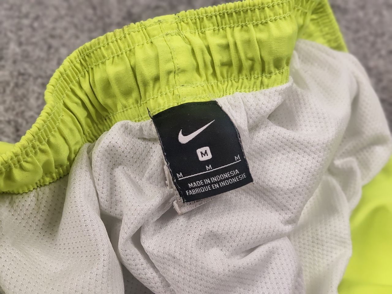 Nike Vintage Nike Swoosh Bright green Casual shorts Y2K Style Size US 32 / EU 48 - 12 Thumbnail