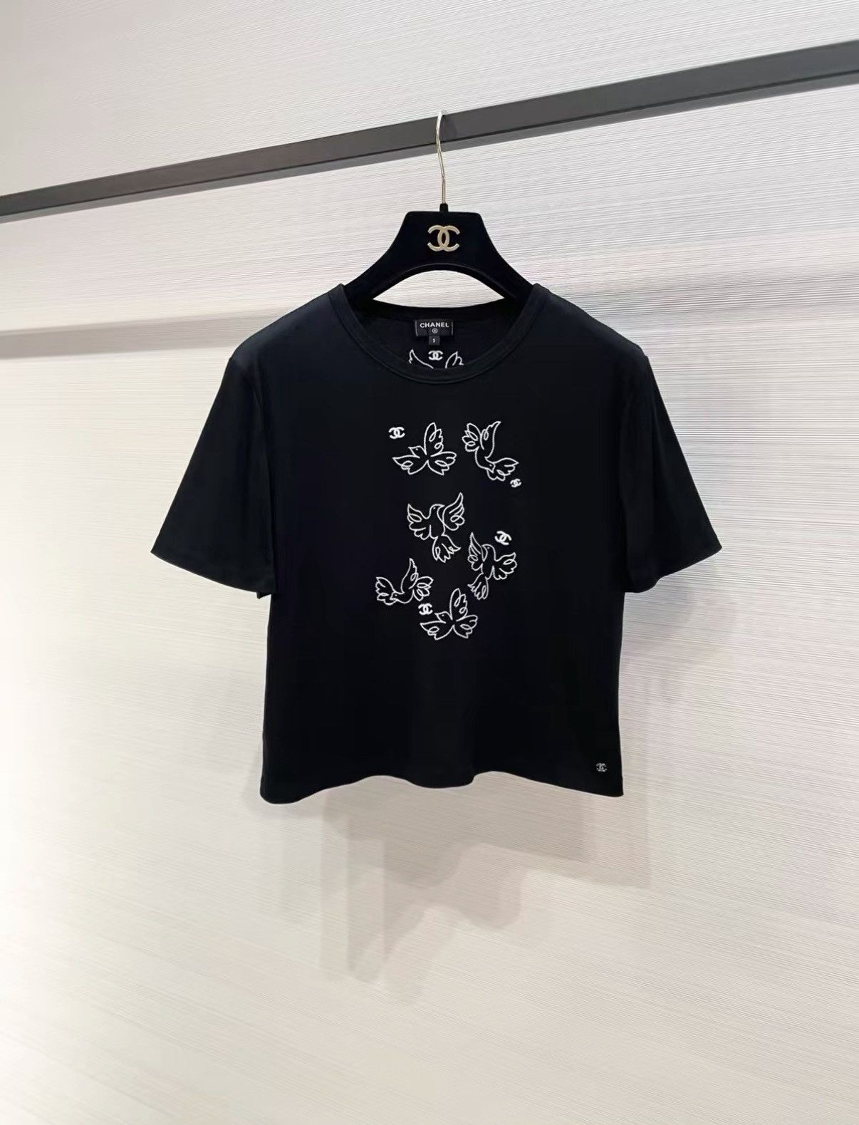 Chanel Chanel F34 Black T‑shirt J33 Size S / US 4 / IT 40 - 1 Thumbnail
