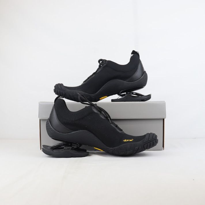 Balenciaga o1rshd1 Q.2 / Toe Lace-up Low Knit Monocolor Boots in Black Size US 11 / EU 44 - 1 Thumbnail