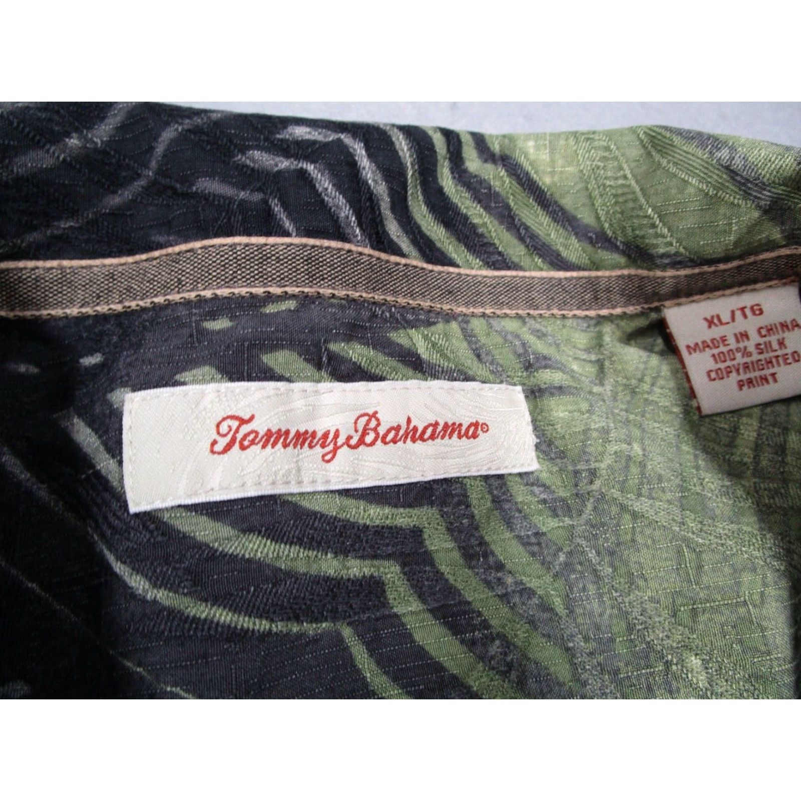 Tommy Bahama Tommy Bahama Mens Green Silk Short Sleeve Hawaiian Shirt XL Button Up Loop Collar Size US XL / EU 56 / 4 - 4 Thumbnail
