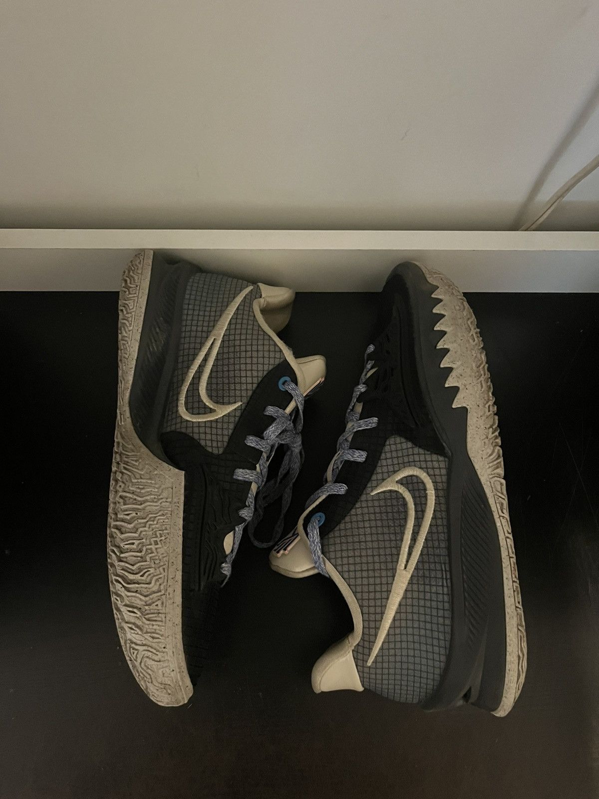 Nike Nike Kyrie 4 Low Black Grey Rattan Men’s 8.5 CW3985-003 Size US 8.5 / EU 41-42 - 2 Thumbnail